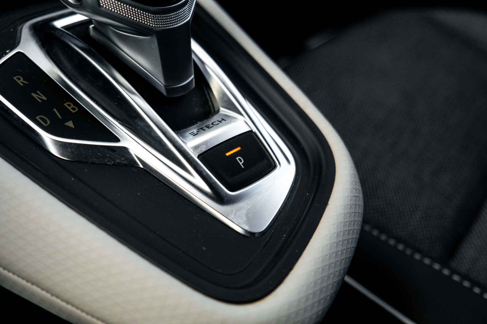 Renault Captur 1.6 E-Tech Plug-in Hybrid 160 PK Edition One | Stoelverwarming voor | Groot scherm | incl. Bovag rijklaarpakket met 12 maanden garantie - 48/65