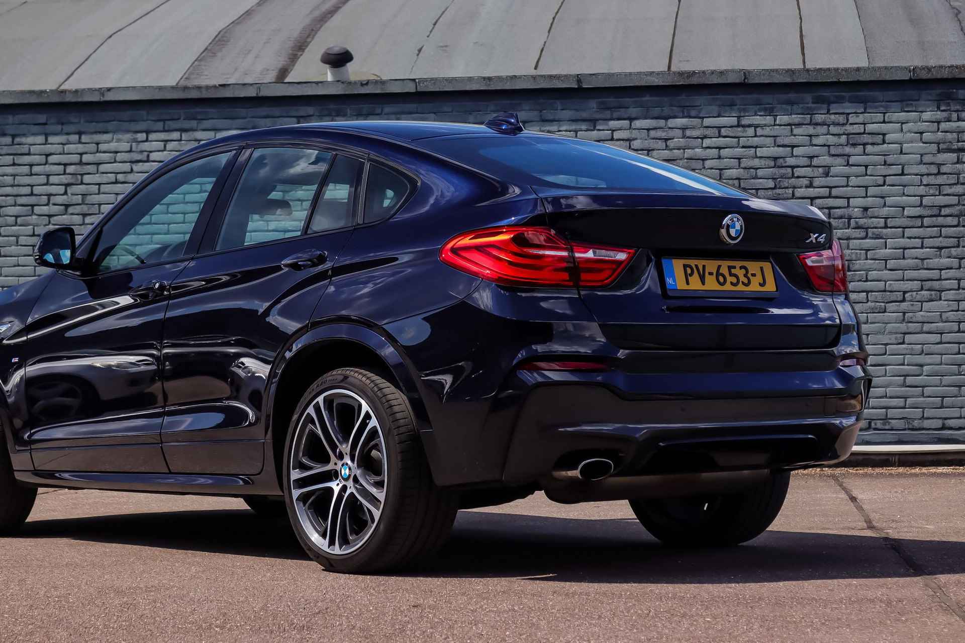 BMW X4 xDrive20i High Executive M-Sport Shadow | Leder | Navi Professional | Xenon LED | Elektrische Achterklep | Park Distance Control | Climate Control | Alarm | Stoelverwarming - 31/35