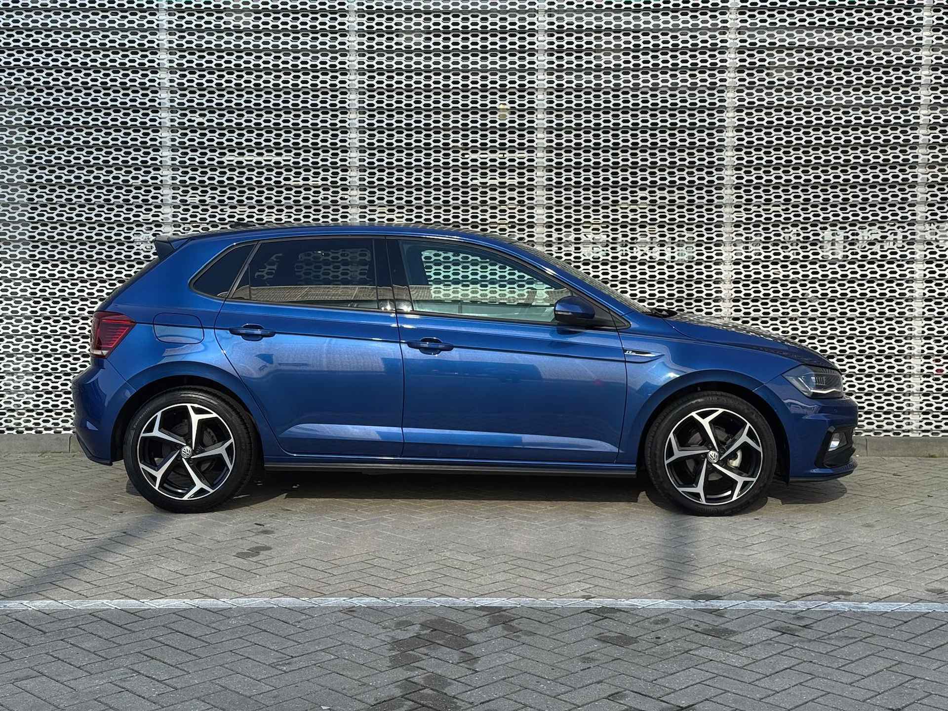 Volkswagen Polo 1.0 TSI Highline / R-Line Exterieur / Style Interieur / Panoramadak / Virtual Cockpit / LED / 17" LMV - 25/28