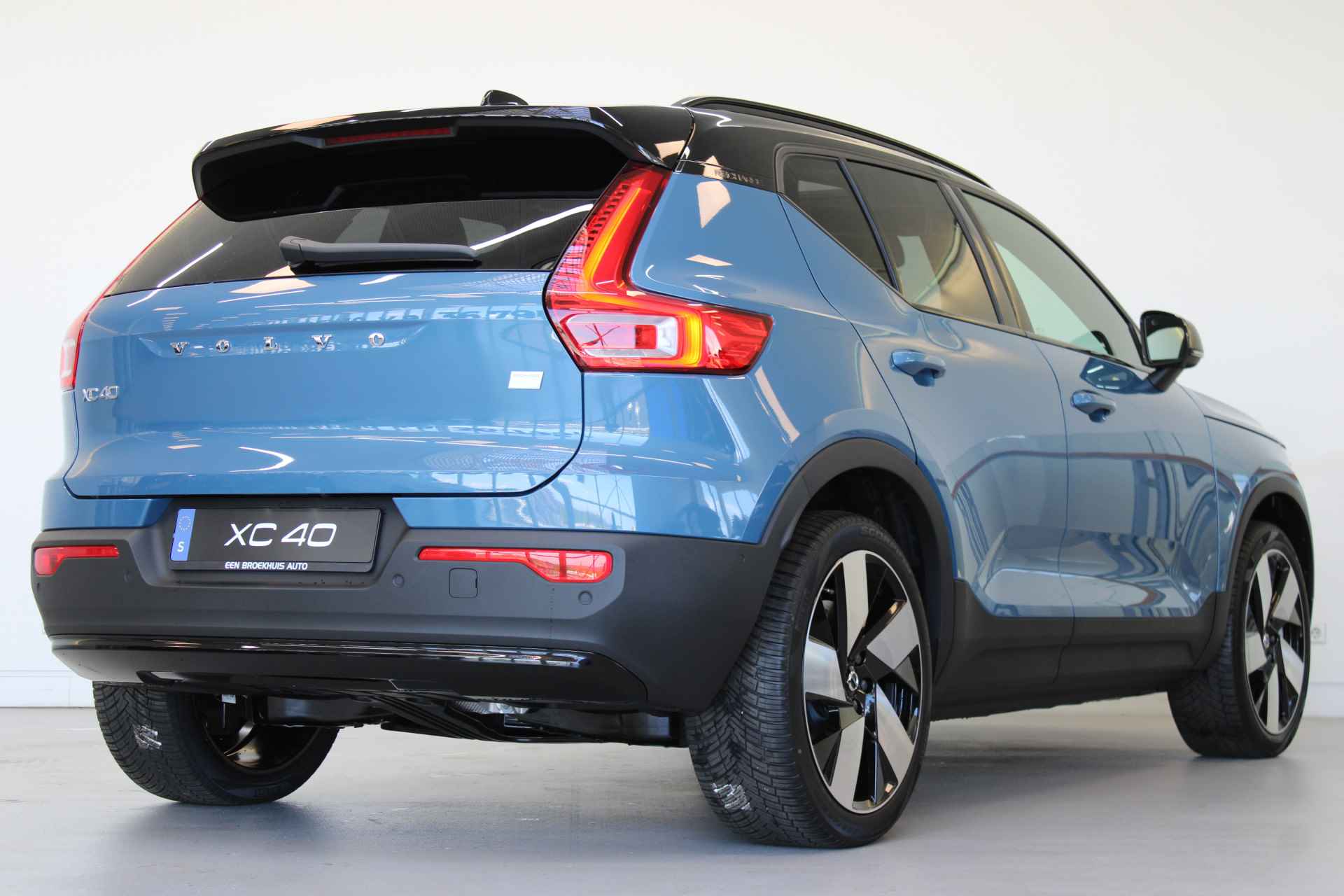 Volvo XC40 Extended Range 252PK Ultimate 82kWh | Pixel LED | Pano-dak | Getint Glas | Elektr Stoelen - 4/61