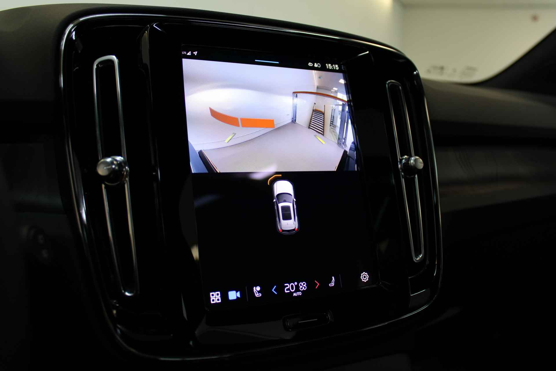 Volvo XC40 Extended Range 252PK Ultimate 82kWh | Pixel LED | Pano-dak | Getint Glas | Elektr Stoelen - 17/61