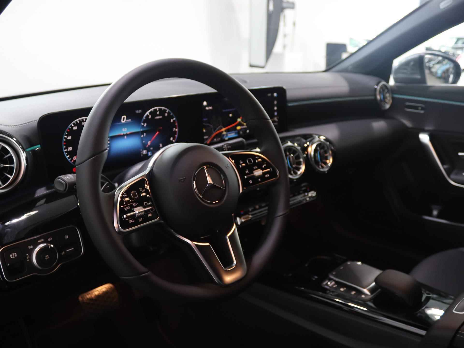 Mercedes-Benz CLA-klasse Shooting Brake 180 Luxury Line Premium | Panoramadak | Adaptieve Cruise control | Multibeam LED | Keyless Entry | Sfeerverlichting - 4/23