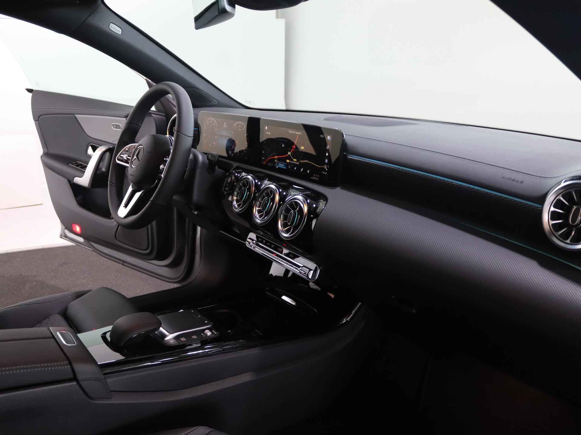 Mercedes-Benz CLA-klasse Shooting Brake 180 Luxury Line Premium | Panoramadak | Adaptieve Cruise control | Multibeam LED | Keyless Entry | Sfeerverlichting - 8/23