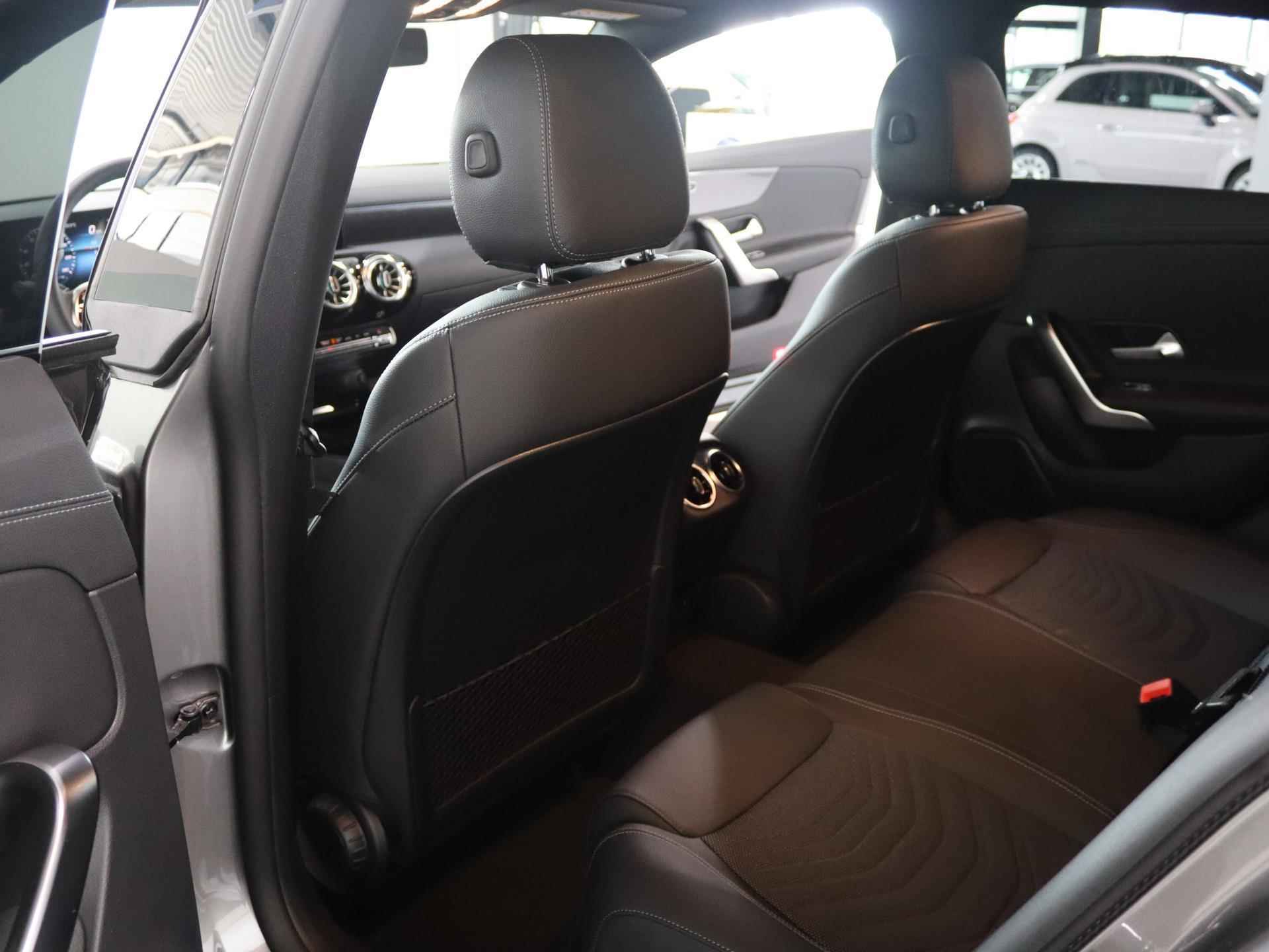 Mercedes-Benz CLA-klasse Shooting Brake 180 Luxury Line Premium | Panoramadak | Adaptieve Cruise control | Multibeam LED | Keyless Entry | Sfeerverlichting - 14/23