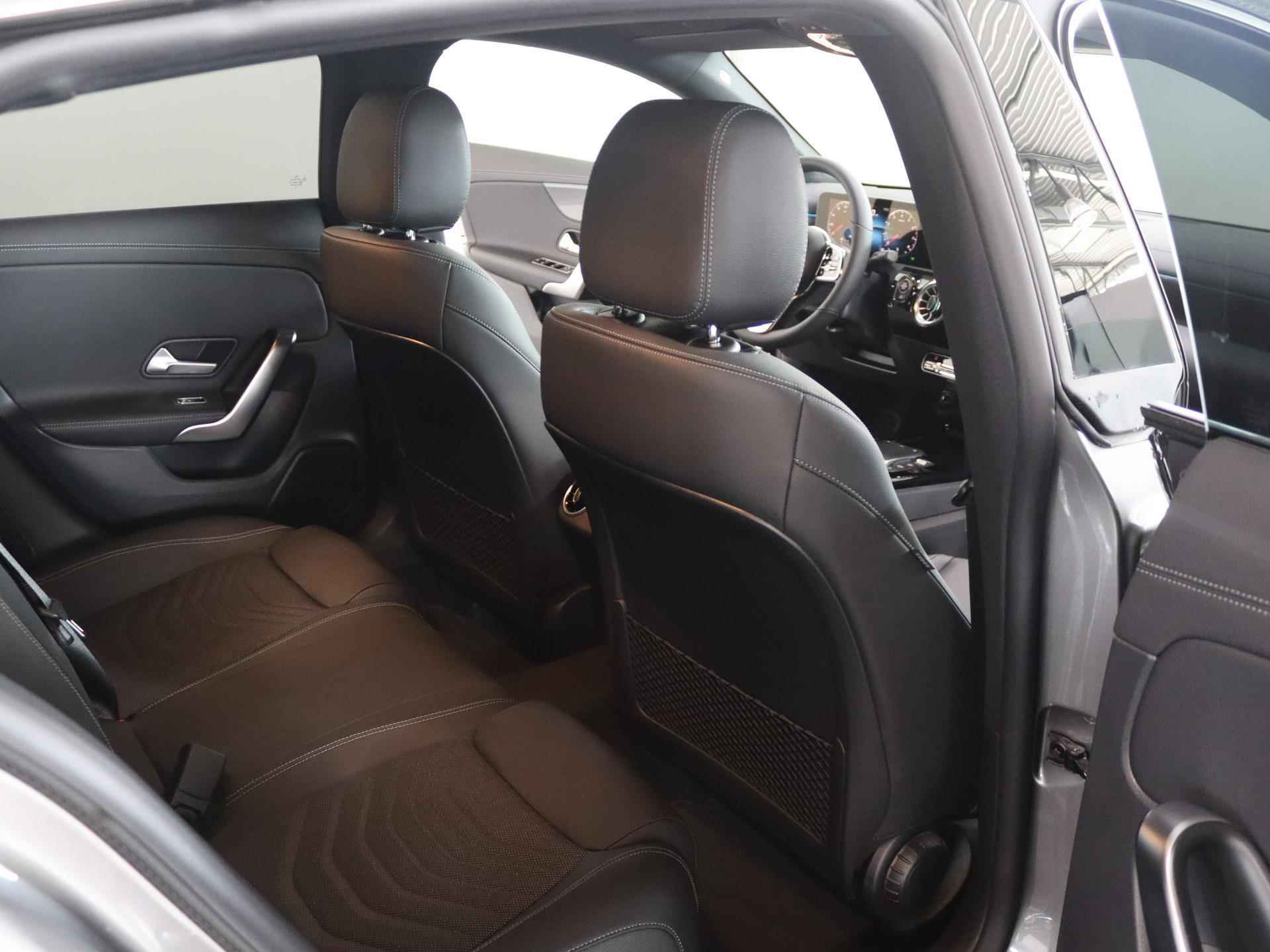 Mercedes-Benz CLA-klasse Shooting Brake 180 Luxury Line Premium | Panoramadak | Adaptieve Cruise control | Multibeam LED | Keyless Entry | Sfeerverlichting - 15/23
