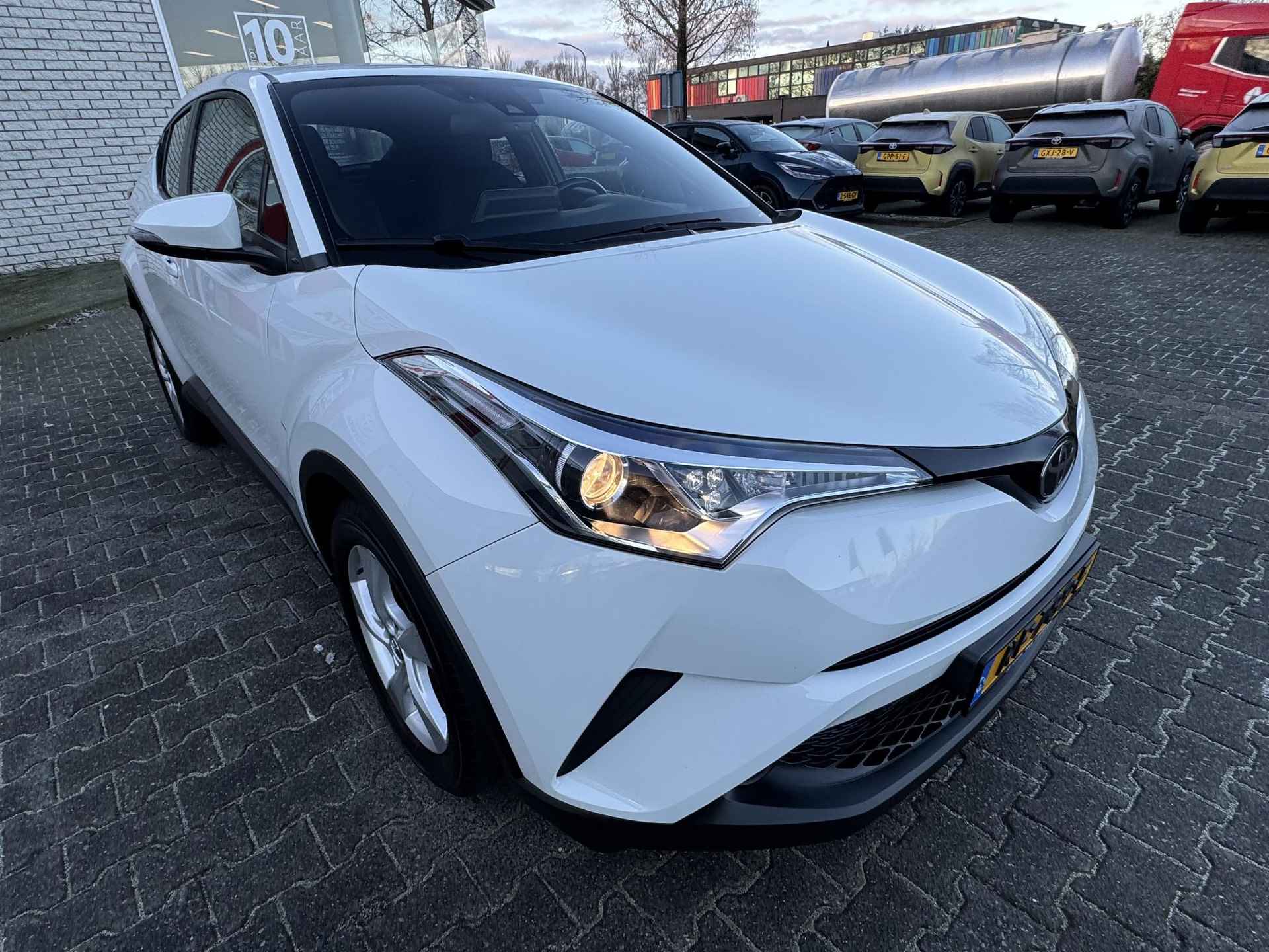 Toyota C-HR 1.2T Toyota C-HR 1.2 ACTIVE CLIMA AD-CRUISE CAMERA BLUETOOTH 17" LM-VELGEN NL-AUTO - 5/32