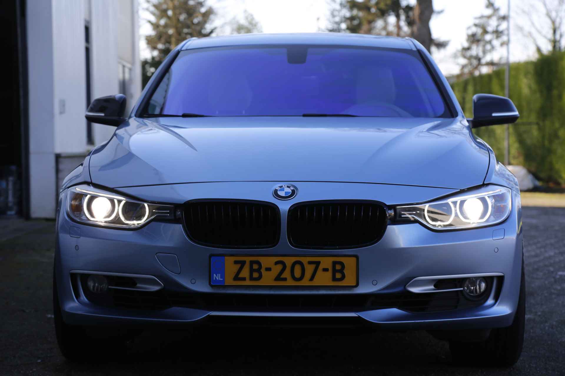 BMW 3-serie 335i xDrive 306PK 6 Cilinder Aut.*Perfect Onderh.*Sportuitlaat/Camera/Ambiance/Climate-Control/Sportleder/Stoelverw./LED/Parkeer - 17/54