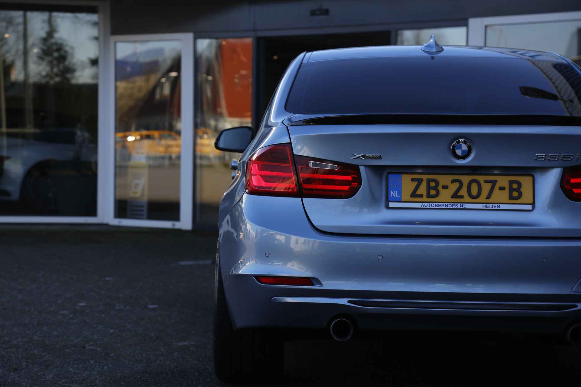 BMW 3-serie 335i xDrive 306PK 6 Cilinder Aut.*Perfect Onderh.*Sportuitlaat/Camera/Ambiance/Climate-Control/Sportleder/Stoelverw./LED/Parkeer - 25/54