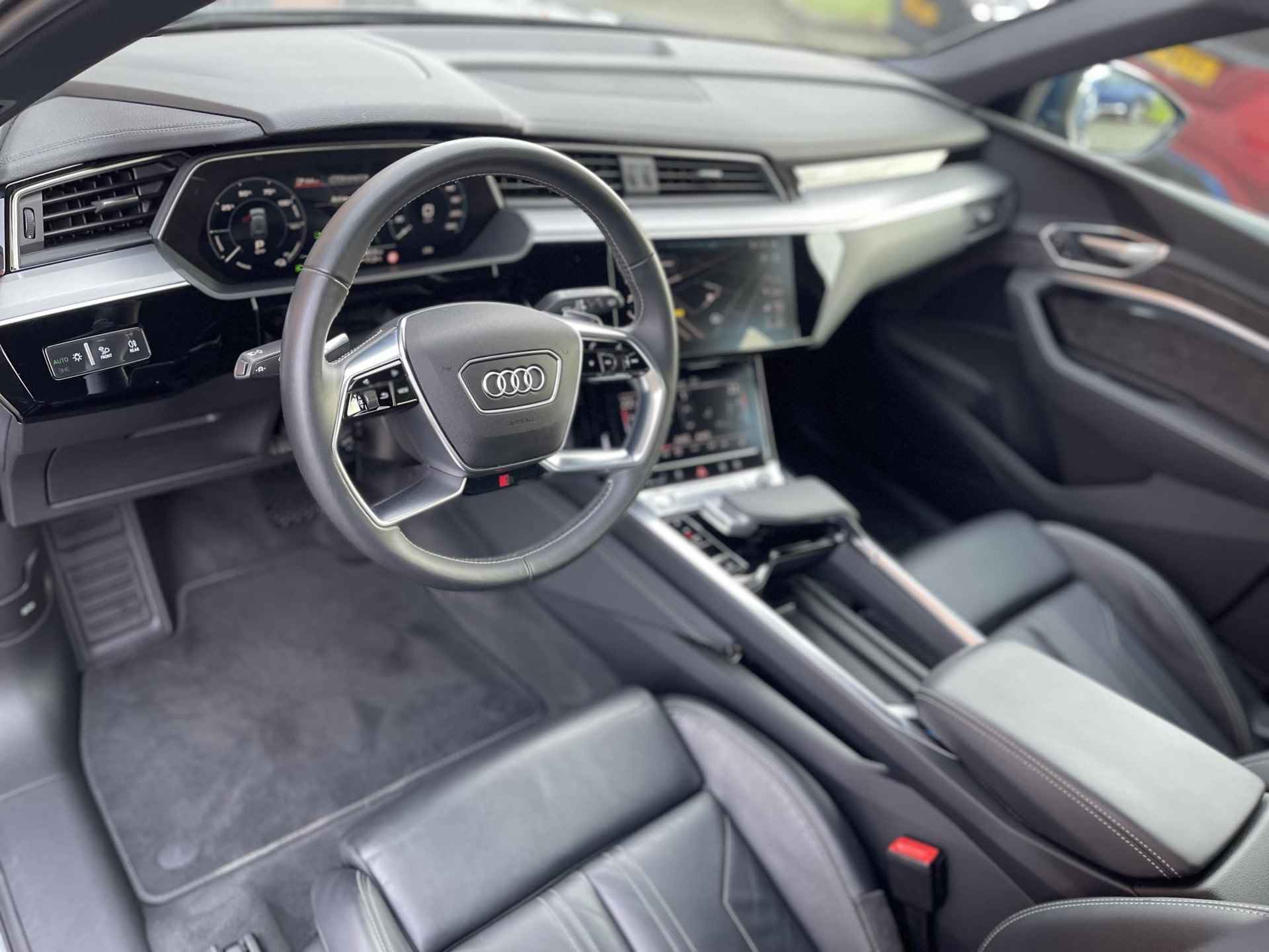 Audi e-tron e-tron 55 quattro advanced 95 kWh Tour Pack | Adapt. Cruise Control | Vol-Leder | Geheugenstoel | Stoelverwarming | Camera | Sportstoelen | Rijklaarprijs! - 10/28