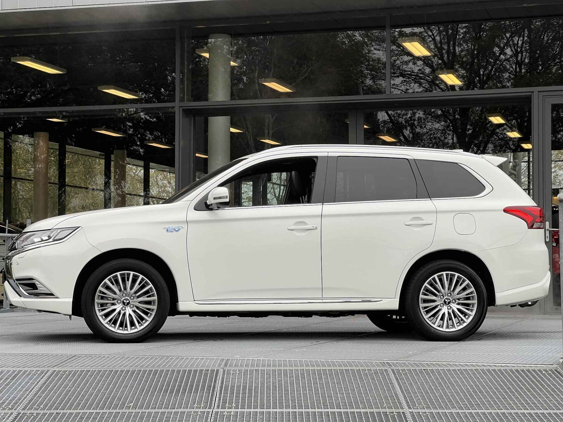 Mitsubishi Outlander 2.4 PHEV Instyle | Schuifdak | Leder | Trekhaak - 20/39