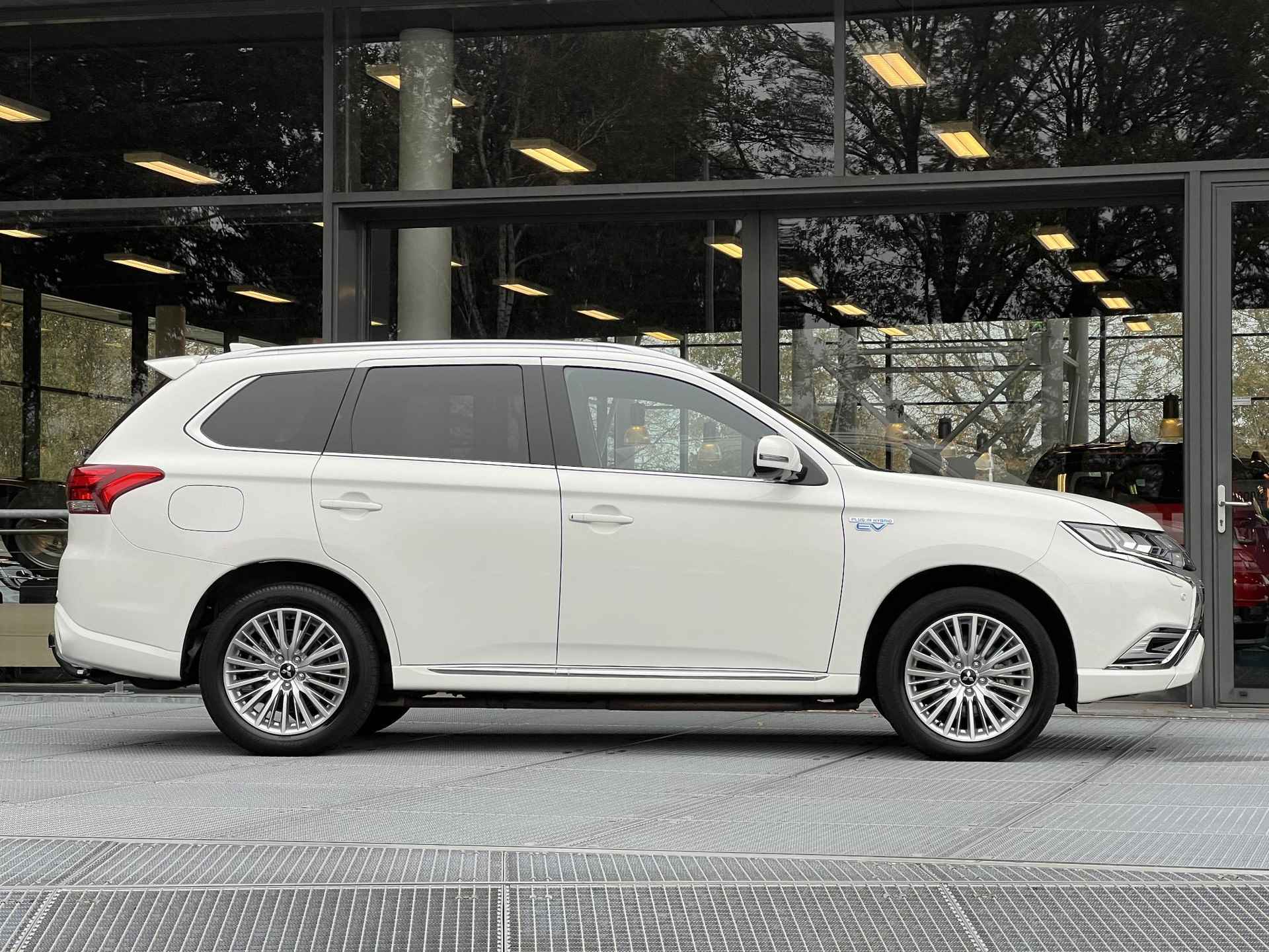 Mitsubishi Outlander 2.4 PHEV Instyle | Schuifdak | Leder | Trekhaak - 21/39