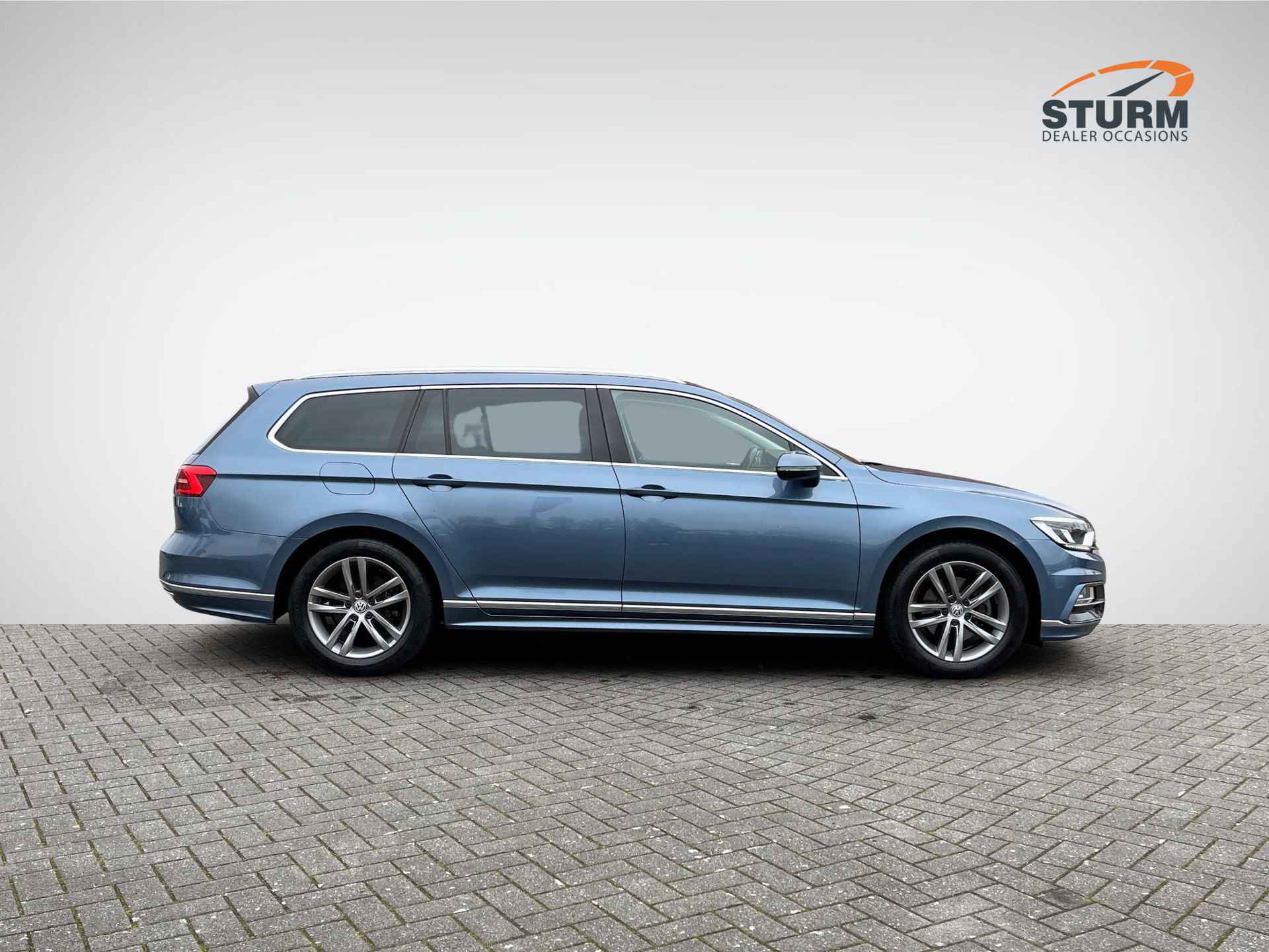 Volkswagen Passat Variant 1.4 TSI ACT Connected Series Plus R Line | Trekhaak | Panoramadak | Stuur- + Stoelverwarming | Adapt. Cruise Control | Apple Carplay/Android Auto | Rijklaarprijs! - 3/31