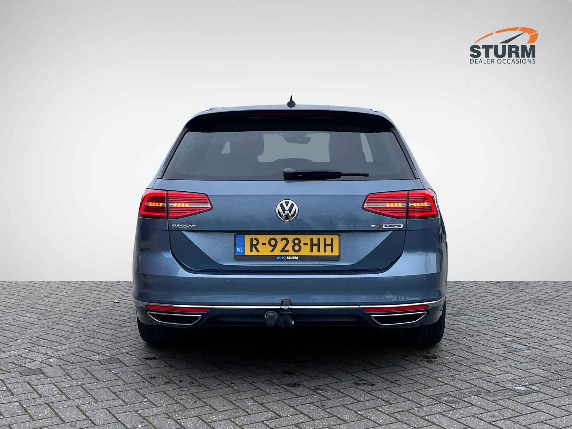 Volkswagen Passat Variant 1.4 TSI ACT Connected Series Plus R Line | Trekhaak | Panoramadak | Stuur- + Stoelverwarming | Adapt. Cruise Control | Apple Carplay/Android Auto | Rijklaarprijs! - 4/31