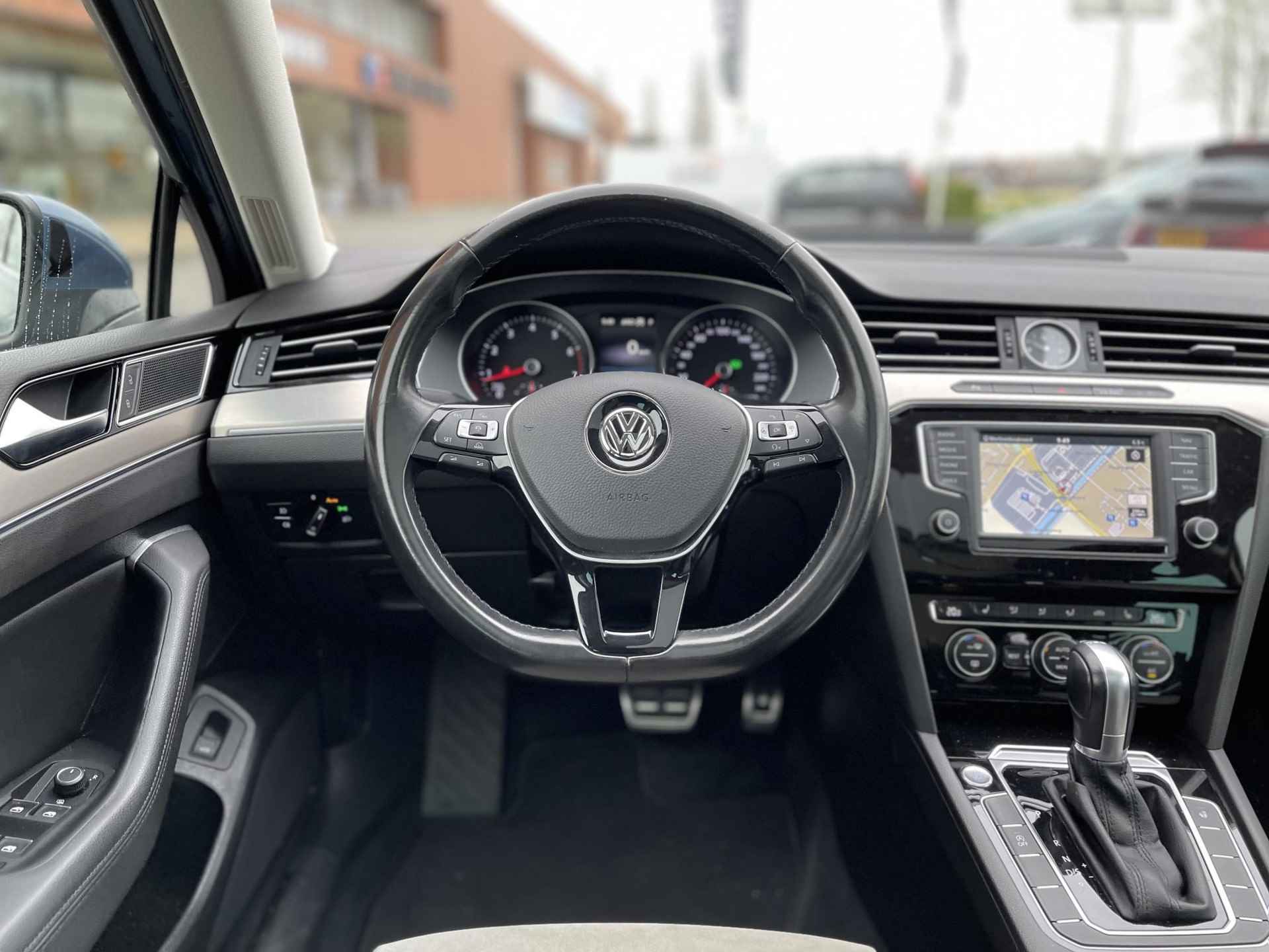 Volkswagen Passat Variant 1.4 TSI ACT Connected Series Plus R Line | Trekhaak | Panoramadak | Stuur- + Stoelverwarming | Adapt. Cruise Control | Apple Carplay/Android Auto | Rijklaarprijs! - 14/31