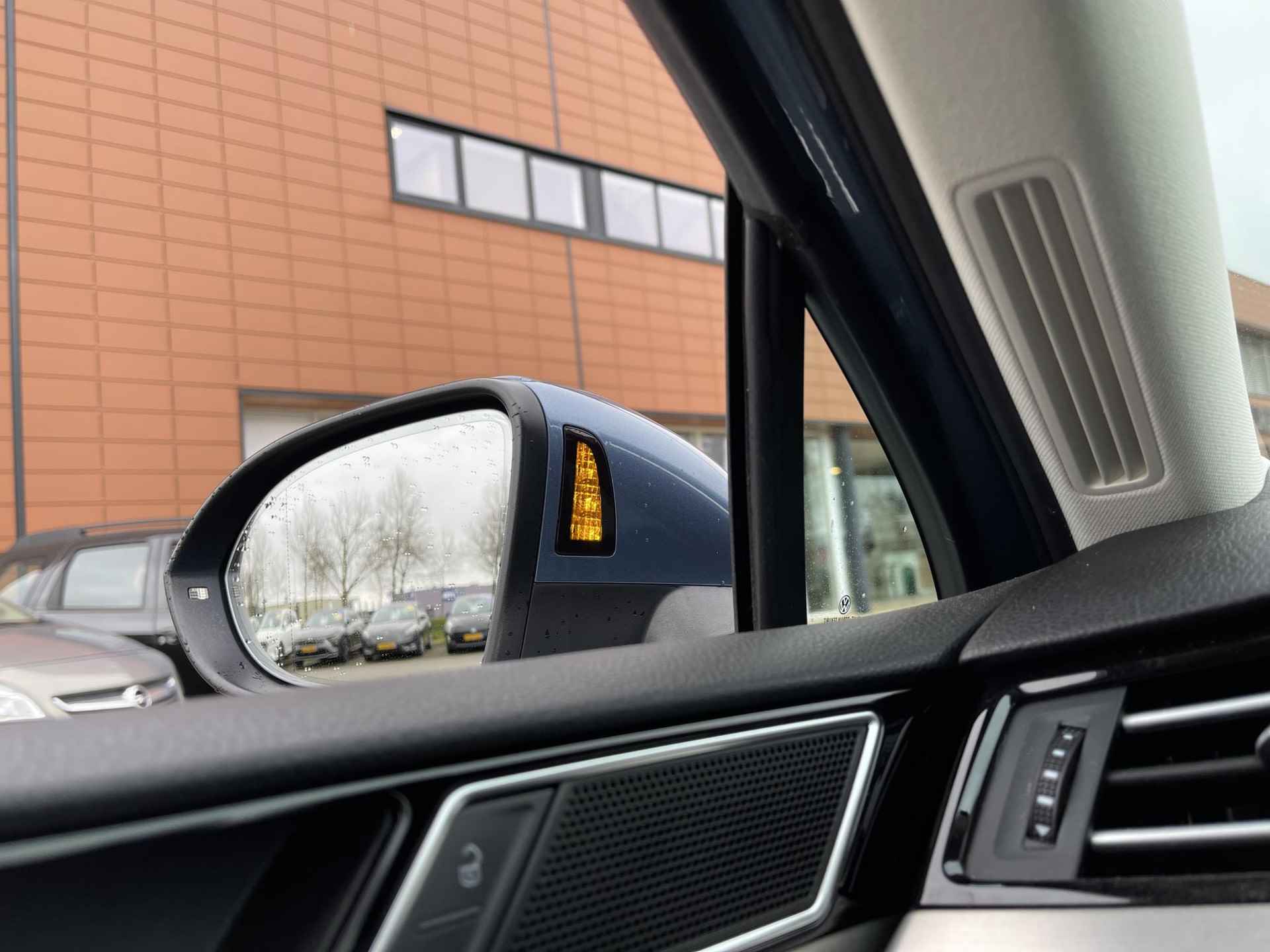 Volkswagen Passat Variant 1.4 TSI ACT Connected Series Plus R Line | Trekhaak | Panoramadak | Stuur- + Stoelverwarming | Adapt. Cruise Control | Apple Carplay/Android Auto | Rijklaarprijs! - 25/31