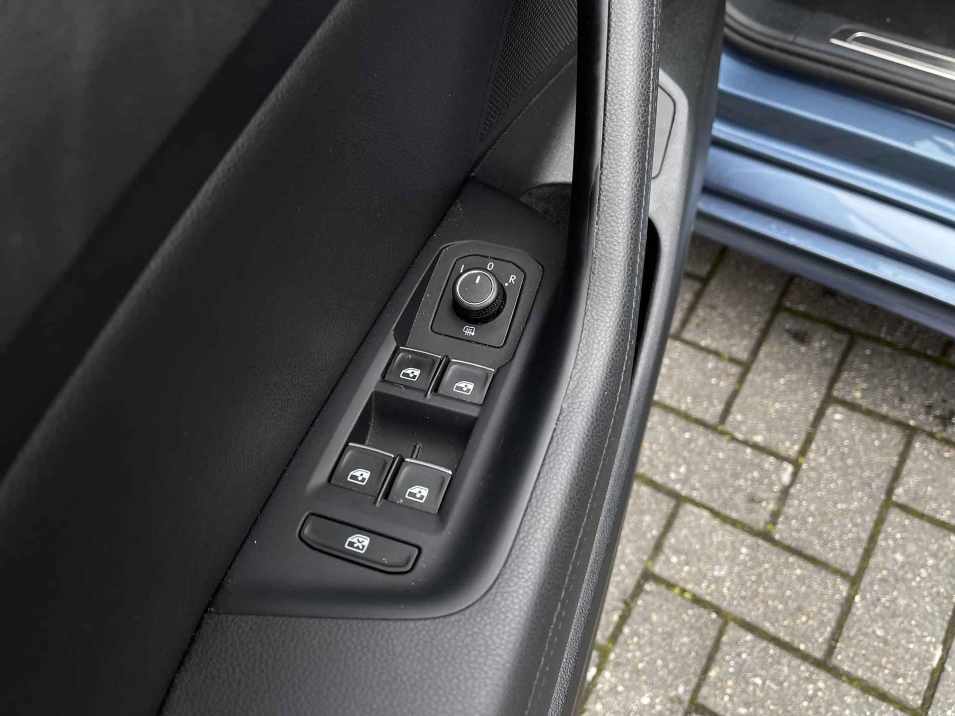 Volkswagen Passat Variant 1.4 TSI ACT Connected Series Plus R Line | Trekhaak | Panoramadak | Stuur- + Stoelverwarming | Adapt. Cruise Control | Apple Carplay/Android Auto | Rijklaarprijs! - 29/31