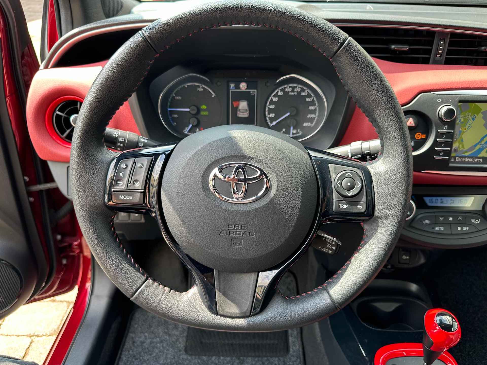 Toyota Yaris 1.5 Hybrid Bi-Tone Black roof | Navigatie | Camera | PDC voor | - 6/23