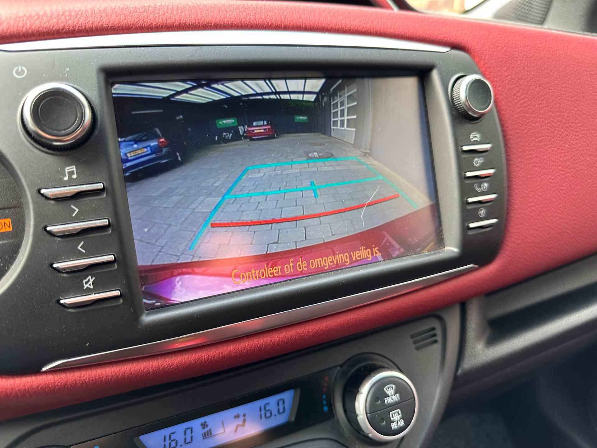 Toyota Yaris 1.5 Hybrid Bi-Tone Black roof | Navigatie | Camera | PDC voor | - 13/23