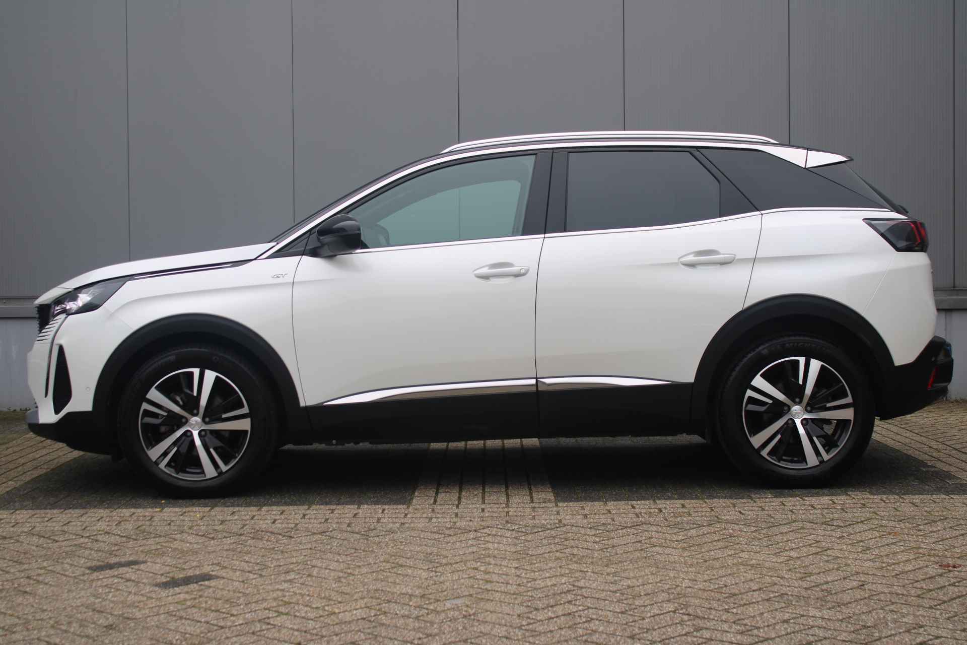 Peugeot 3008 GT 1.2 PureTech 130-PK EAT8 AUTOMAAT | PARKEERCAMERA | FULL LED | STOELVERWARMING | NAVI | DAB+ - 3/40