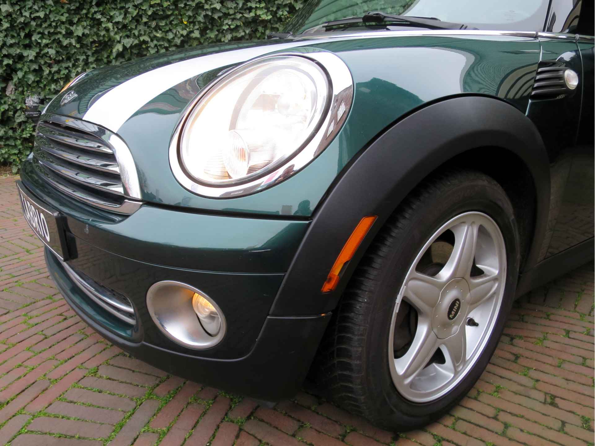 MINI Cabrio 1.6 Cooper R57 met Clima, BT, stoelverw. en 16" - 25/47