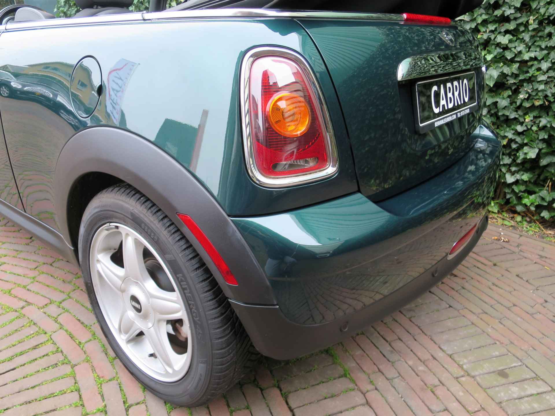 MINI Cabrio 1.6 Cooper R57 met Clima, BT, stoelverw. en 16" - 27/47