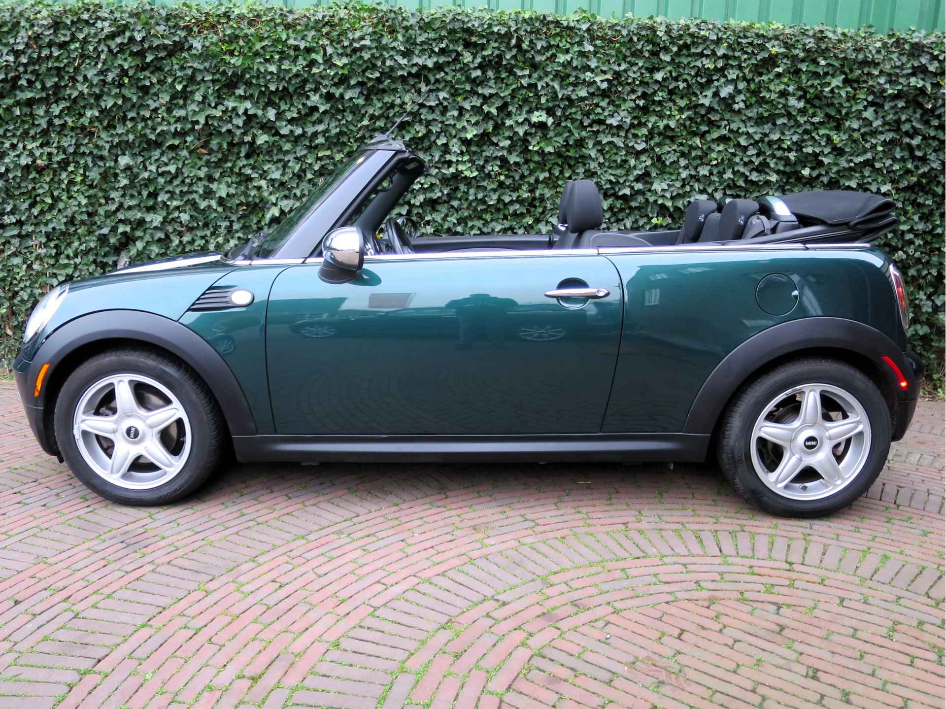 MINI Cabrio 1.6 Cooper R57 met Clima, BT, stoelverw. en 16" - 29/47