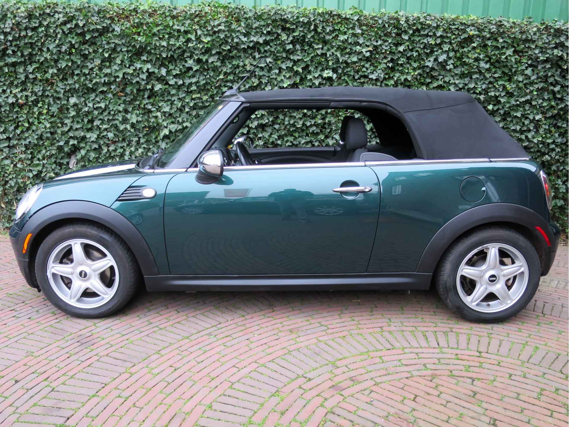 MINI Cabrio 1.6 Cooper R57 met Clima, BT, stoelverw. en 16" - 30/47