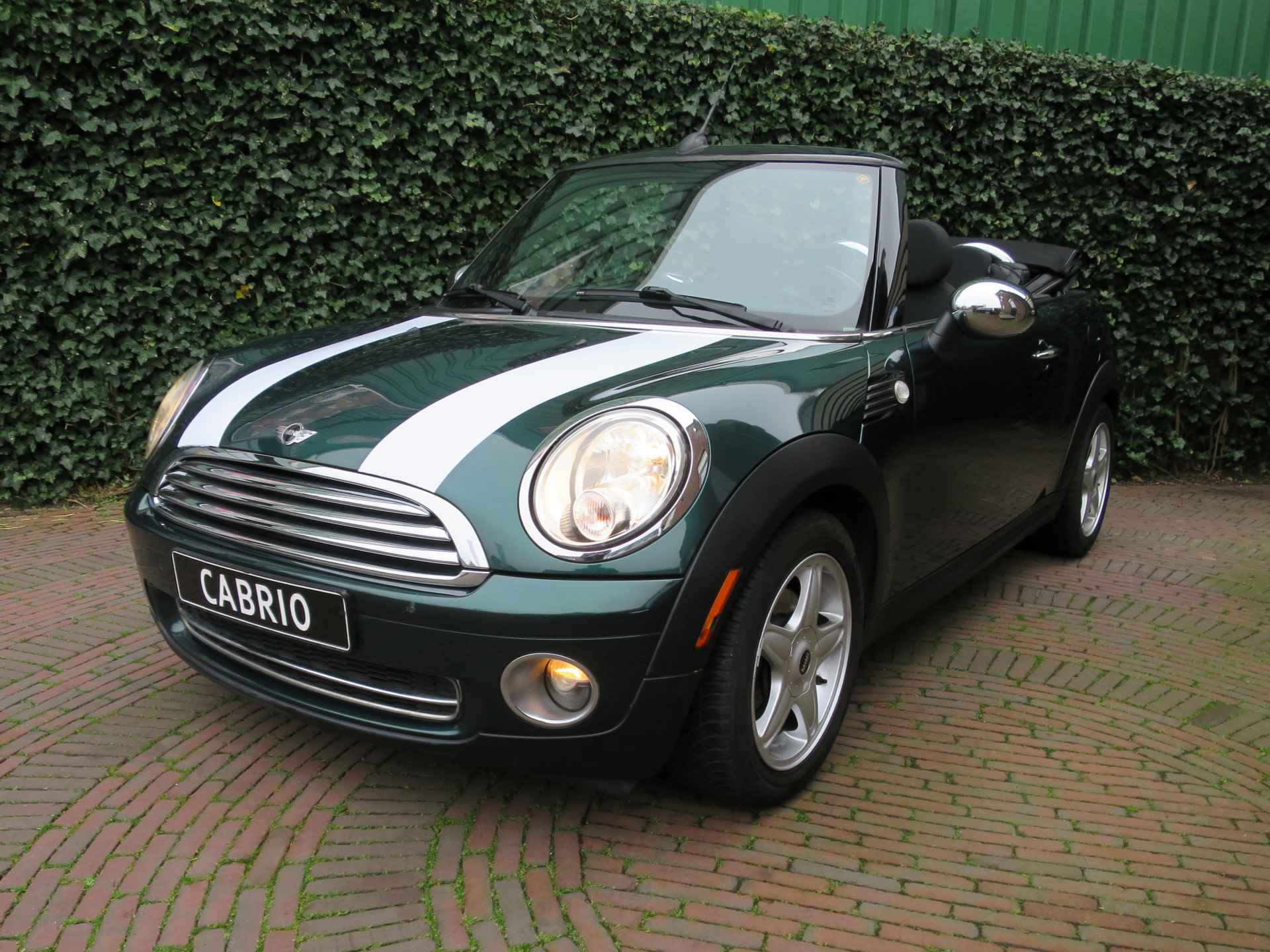 MINI Cabrio 1.6 Cooper R57 met Clima, BT, stoelverw. en 16" - 31/47