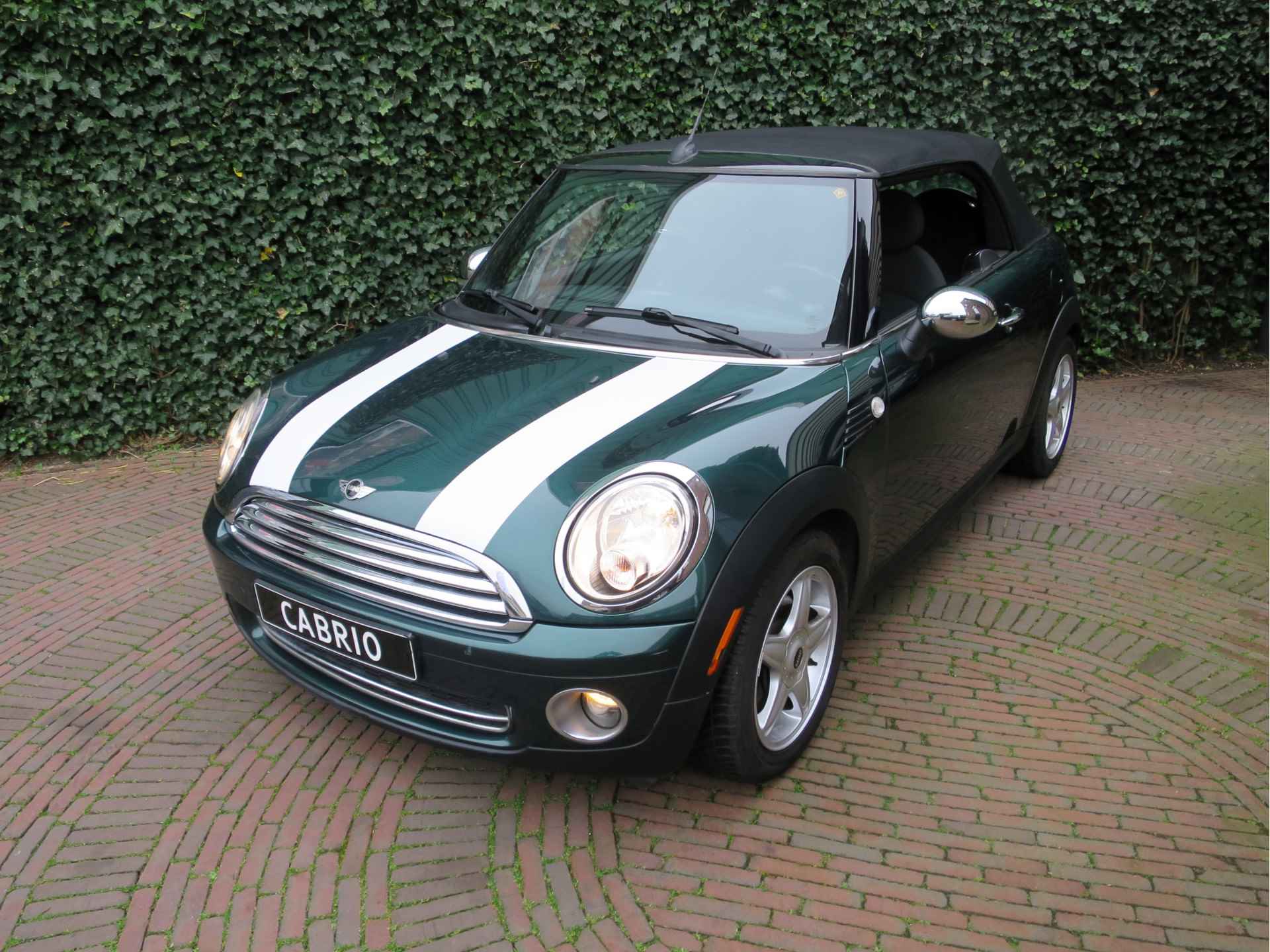 MINI Cabrio 1.6 Cooper R57 met Clima, BT, stoelverw. en 16" - 32/47