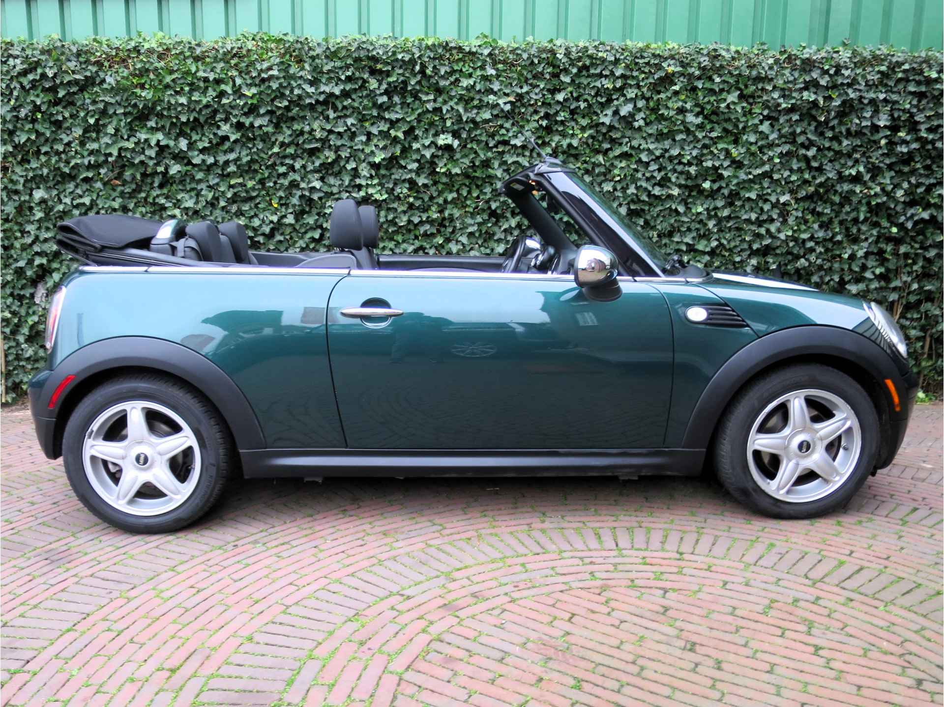 MINI Cabrio 1.6 Cooper R57 met Clima, BT, stoelverw. en 16" - 37/47