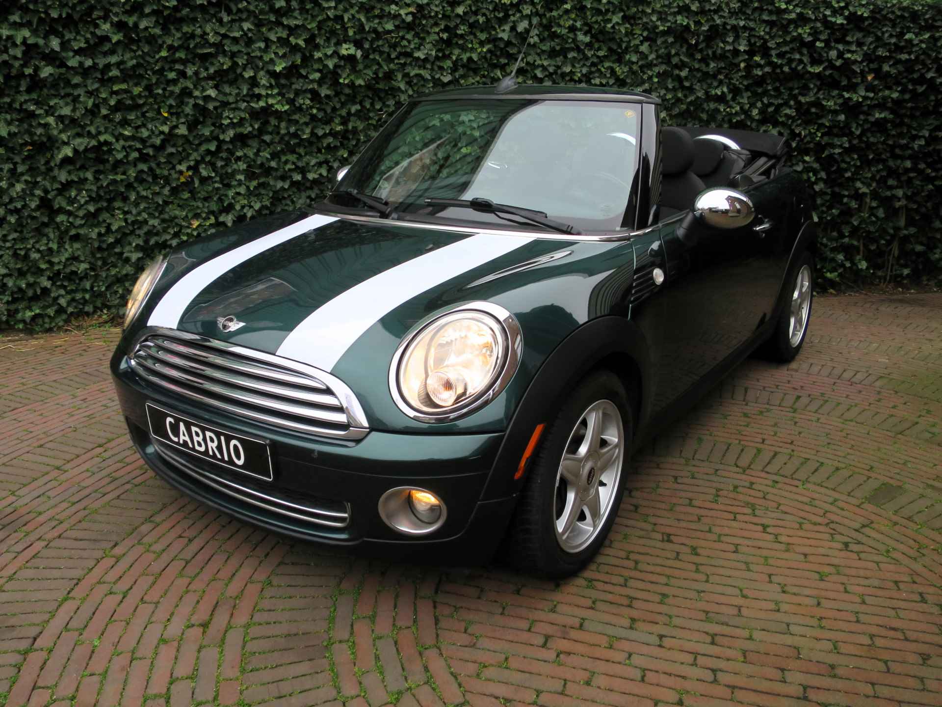 MINI Cabrio 1.6 Cooper R57 met Clima, BT, stoelverw. en 16" - 42/47