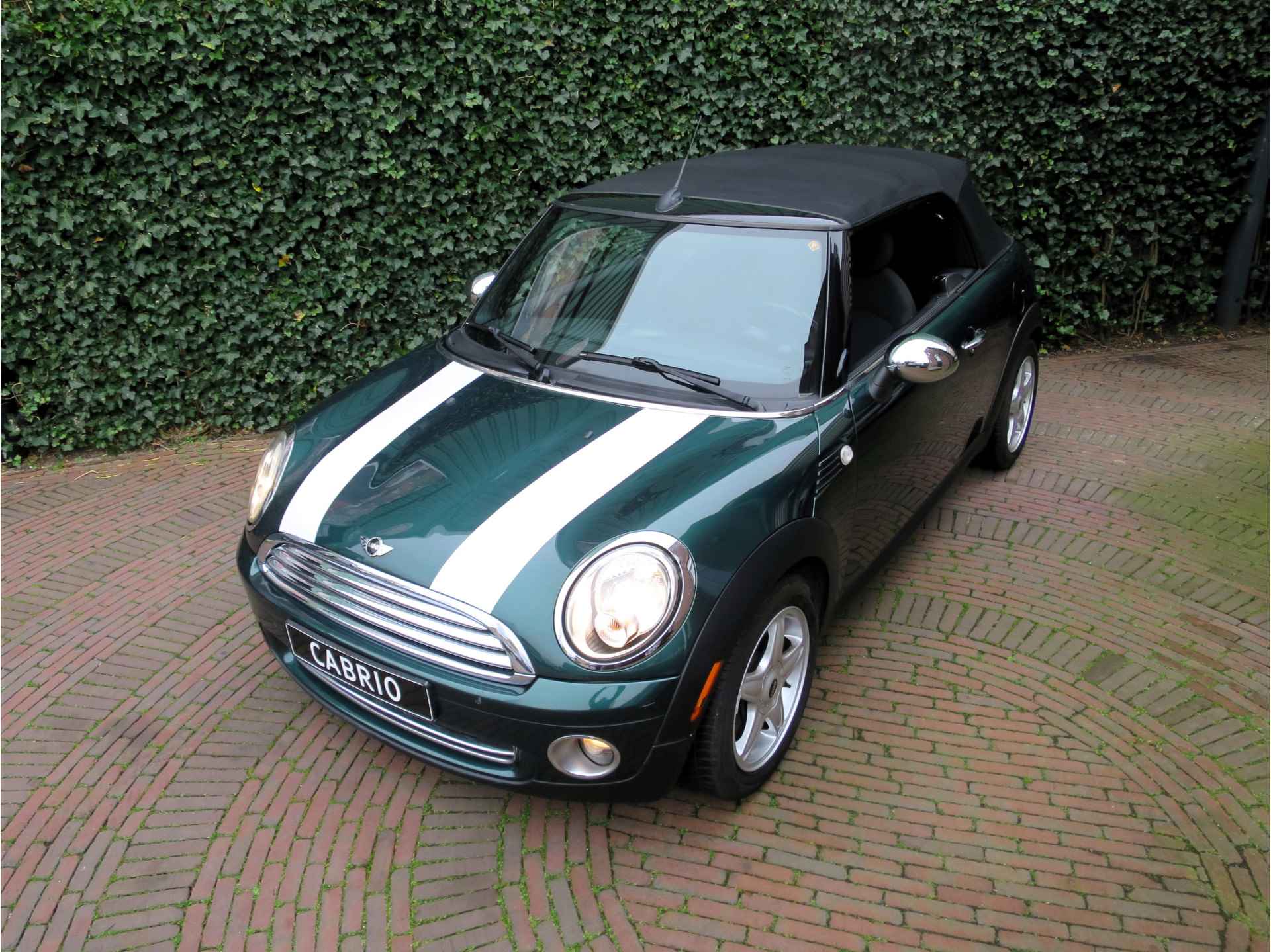 MINI Cabrio 1.6 Cooper R57 met Clima, BT, stoelverw. en 16" - 44/47