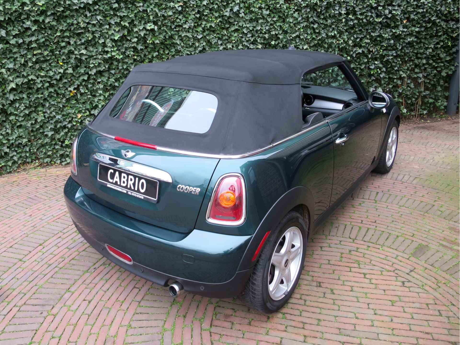 MINI Cabrio 1.6 Cooper R57 met Clima, BT, stoelverw. en 16" - 45/47