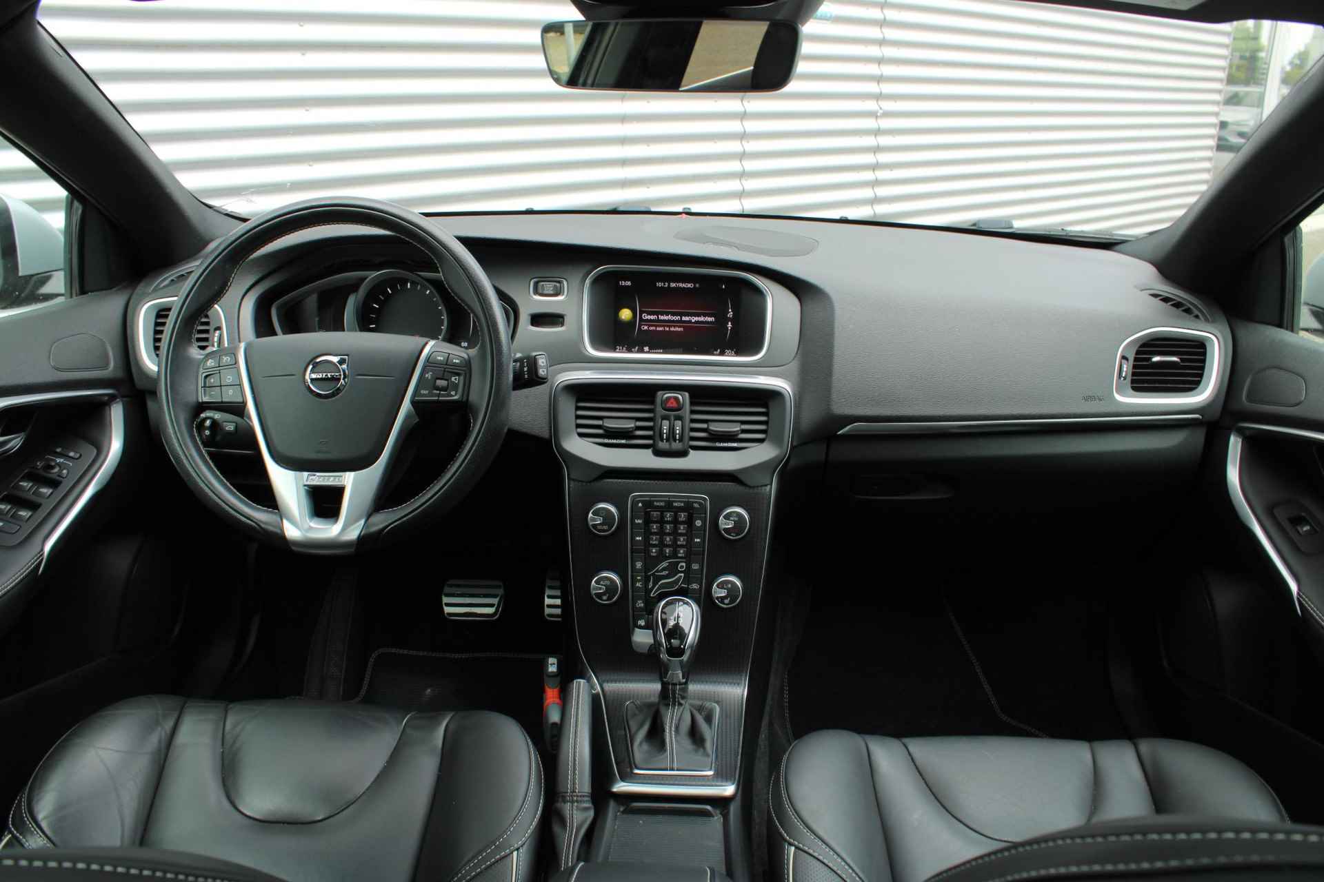 Volvo V40 T3 AUT6 152PK Polar+ Sport, Elektrisch Verstelbare Bestuurdersstoel Met Geheugen, Panoramadak, Harman/Kardon Premium Audio, Lederen Bekleding, Extra Getint Glas, DAB+, Adaptieve LED Koplampen, Park Assist Voor & Achter incl. Camera - 11/28