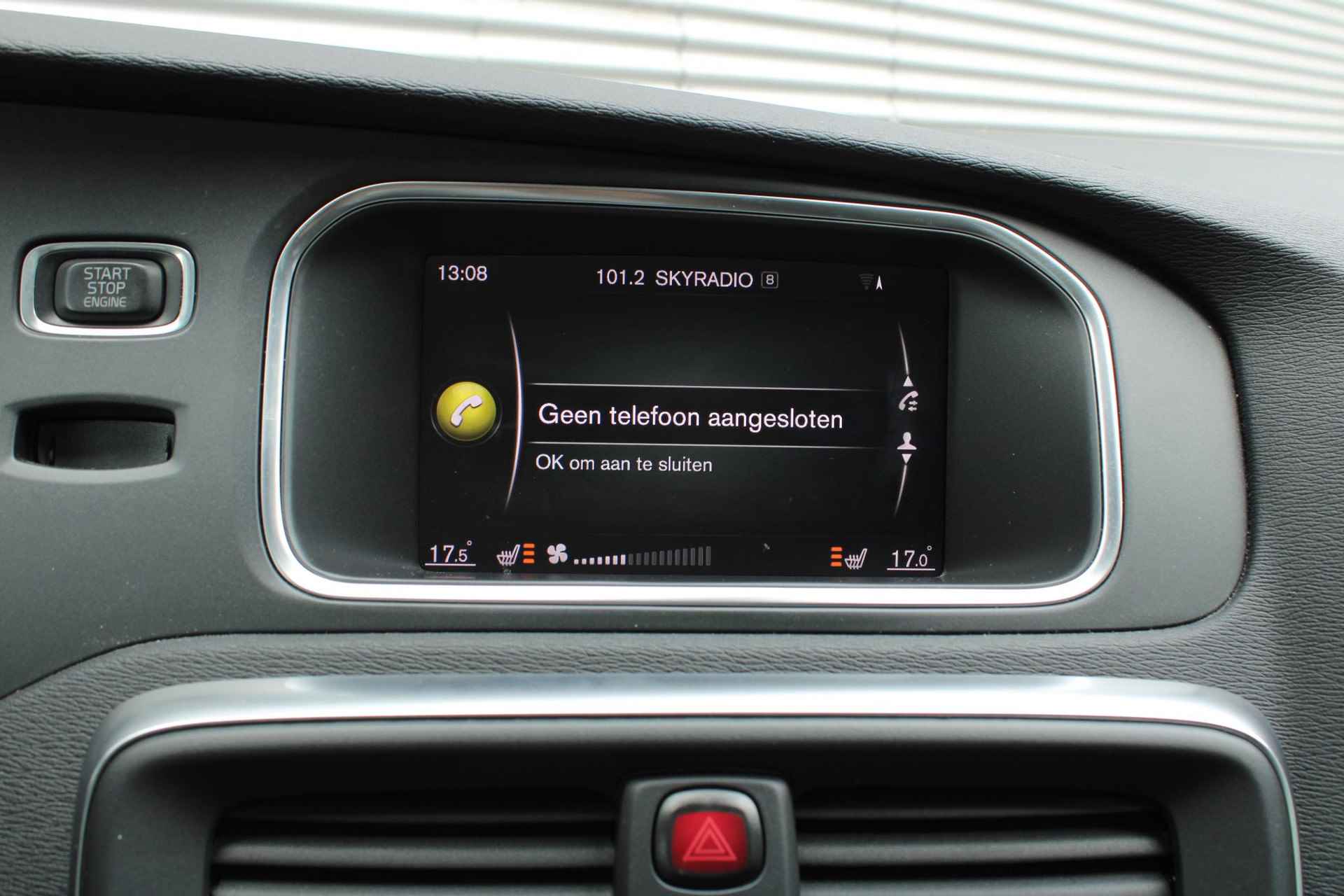 Volvo V40 T3 AUT6 152PK Polar+ Sport, Elektrisch Verstelbare Bestuurdersstoel Met Geheugen, Panoramadak, Harman/Kardon Premium Audio, Lederen Bekleding, Extra Getint Glas, DAB+, Adaptieve LED Koplampen, Park Assist Voor & Achter incl. Camera - 19/28