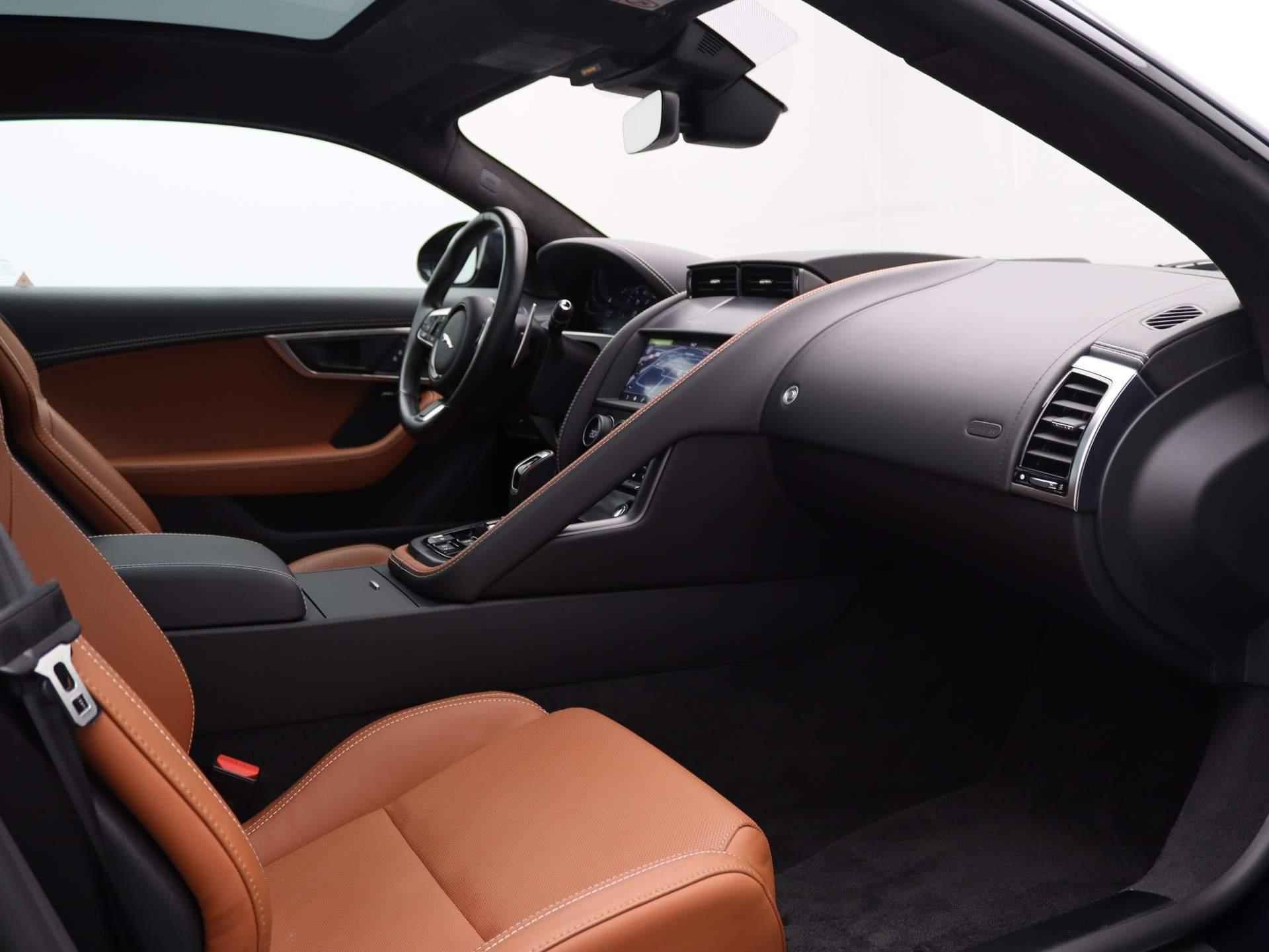 Jaguar F-TYPE P300 R-Dynamic | NP 124.531,- | Panorama Dak | Performance Remmen + Seats | Blind Spot Assist |  Kleppenuitlaat af-fabriek | Stoelverwarming + Koeling - 3/48
