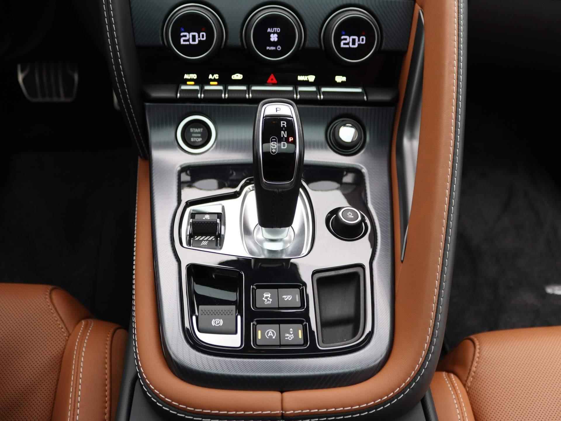 Jaguar F-TYPE P300 R-Dynamic | NP 124.531,- | Panorama Dak | Performance Remmen + Seats | Blind Spot Assist |  Kleppenuitlaat af-fabriek | Stoelverwarming + Koeling - 12/48
