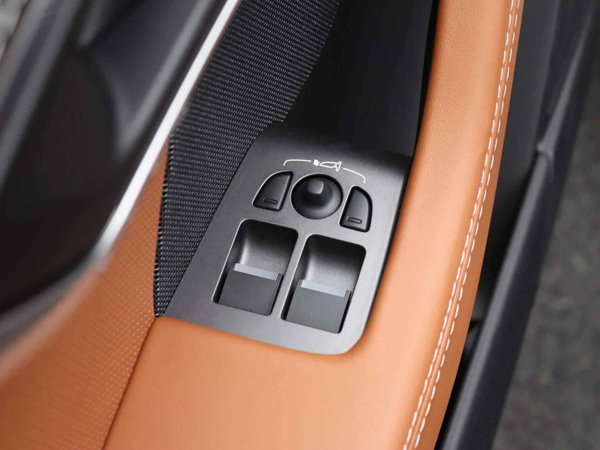 Jaguar F-TYPE P300 R-Dynamic | NP 124.531,- | Panorama Dak | Performance Remmen + Seats | Blind Spot Assist |  Kleppenuitlaat af-fabriek | Stoelverwarming + Koeling - 15/48