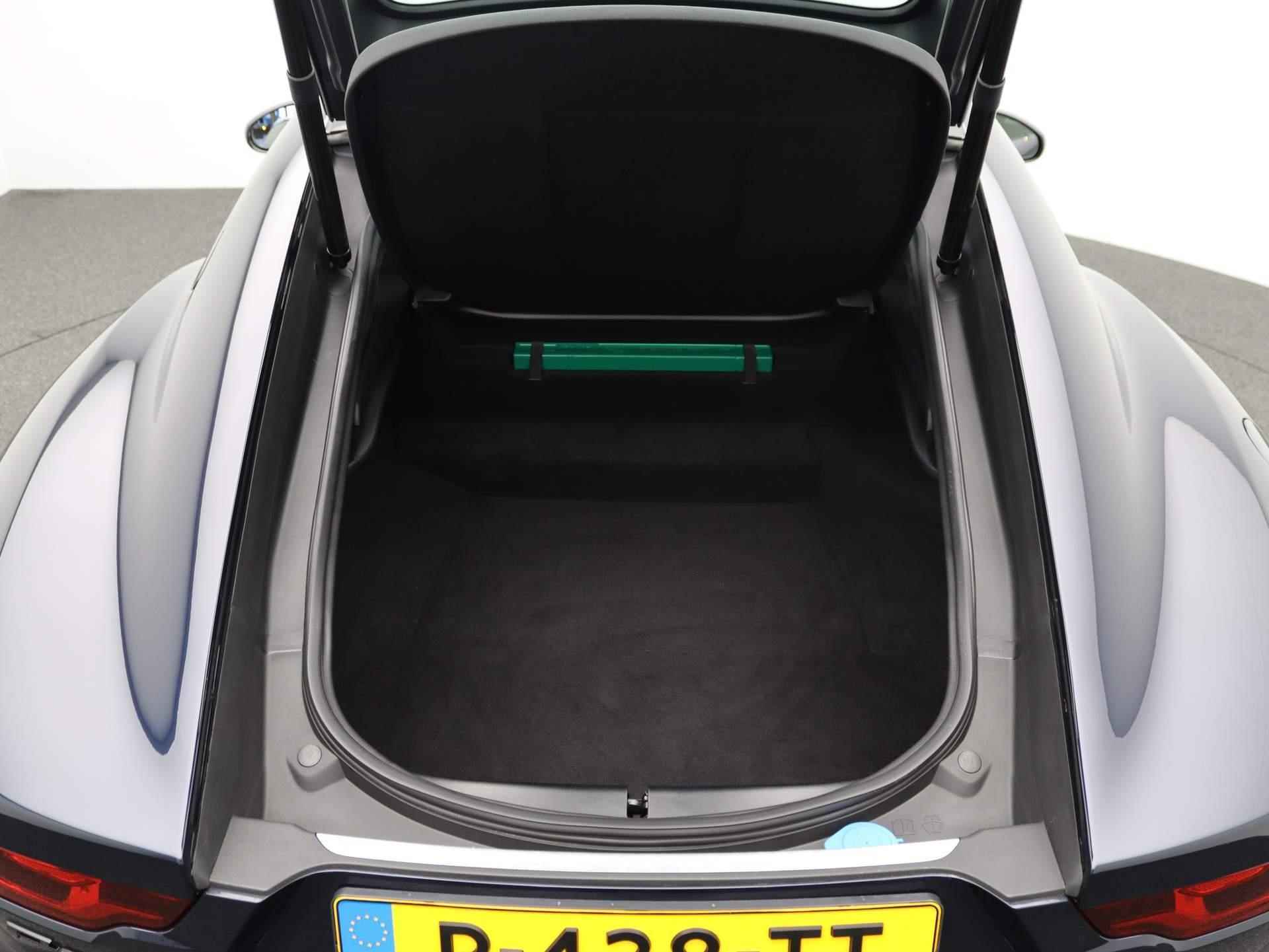 Jaguar F-TYPE P300 R-Dynamic | NP 124.531,- | Panorama Dak | Performance Remmen + Seats | Blind Spot Assist |  Kleppenuitlaat af-fabriek | Stoelverwarming + Koeling - 33/48