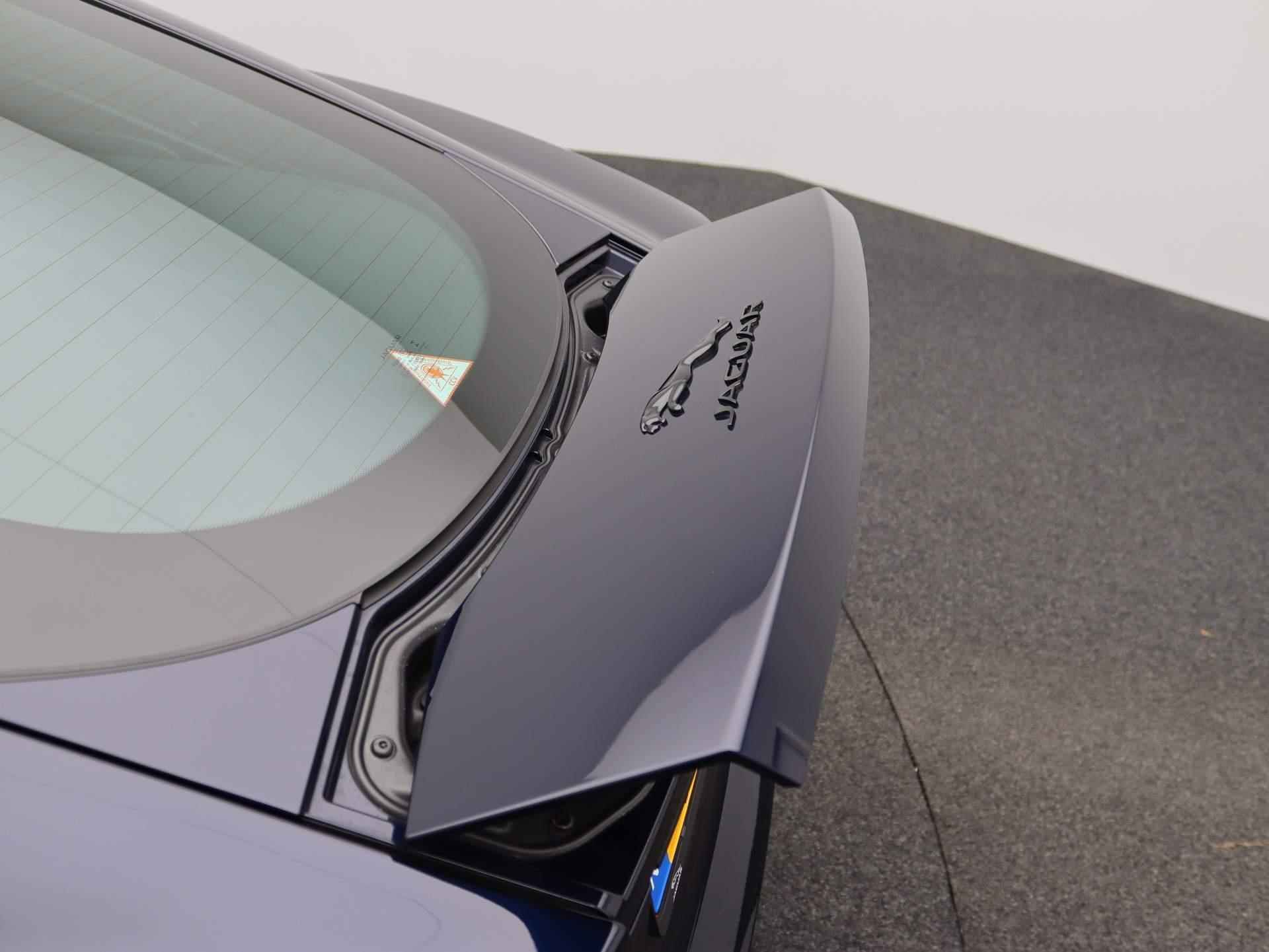 Jaguar F-TYPE P300 R-Dynamic | NP 124.531,- | Panorama Dak | Performance Remmen + Seats | Blind Spot Assist |  Kleppenuitlaat af-fabriek | Stoelverwarming + Koeling - 41/48