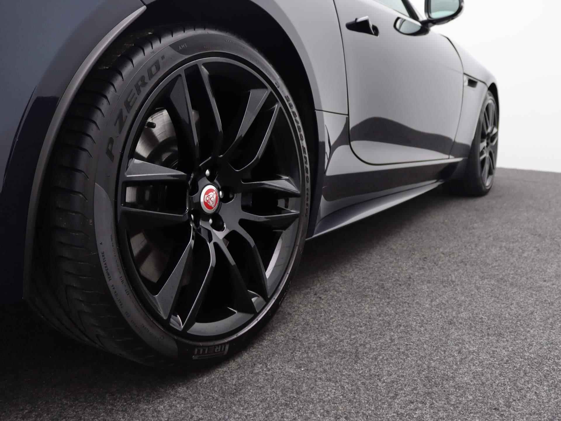 Jaguar F-TYPE P300 R-Dynamic | NP 124.531,- | Panorama Dak | Performance Remmen + Seats | Blind Spot Assist |  Kleppenuitlaat af-fabriek | Stoelverwarming + Koeling - 42/48