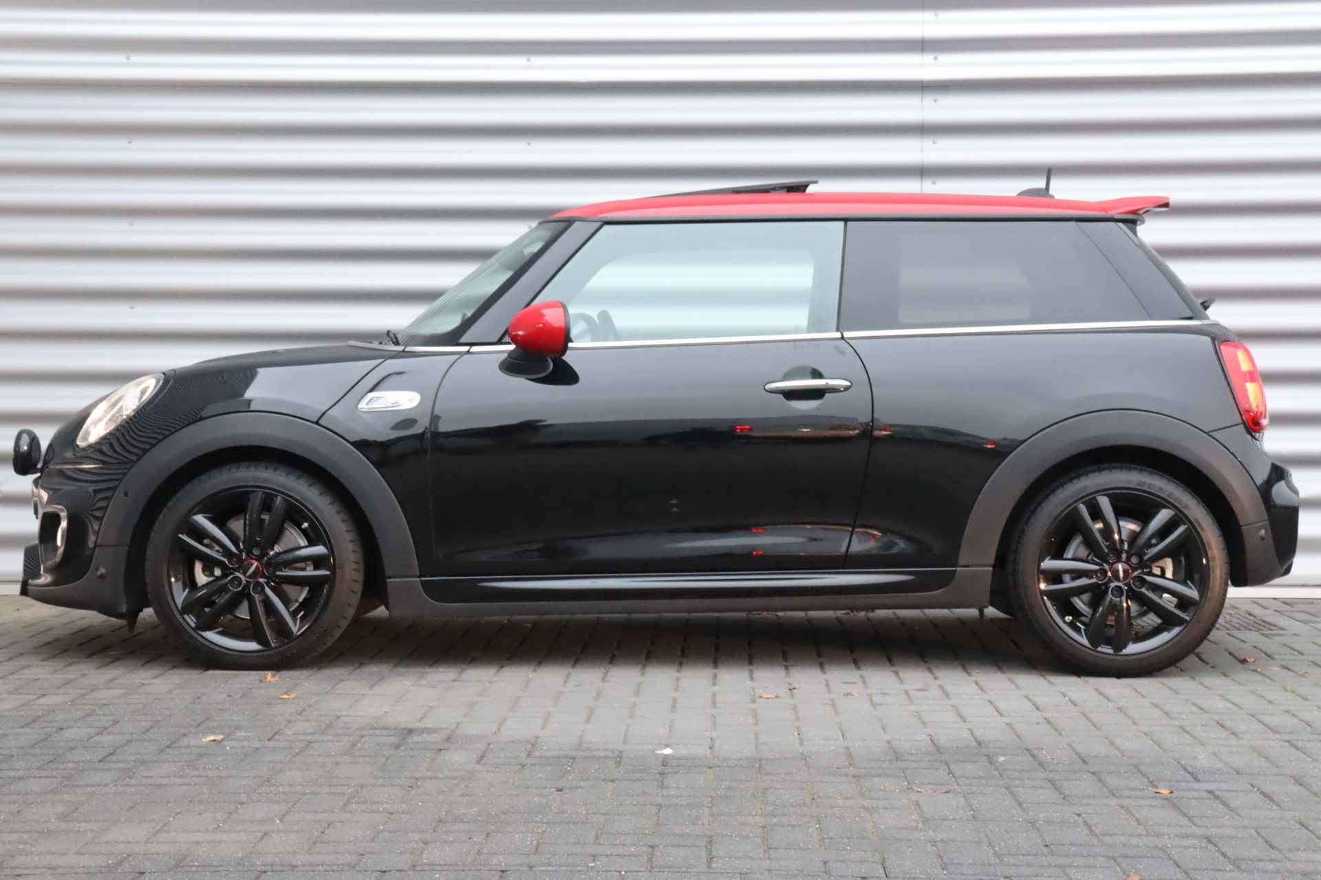 MINI Cooper S 2.0 192PK KNIGHTSBRIDGE EDITION JCW AUTOMAAT / NAVI / LEDER / CLIMA / FULL-LED / PDC / 17" LMV / KEYLESS / PANO. DAK / HARMANN - 2/37