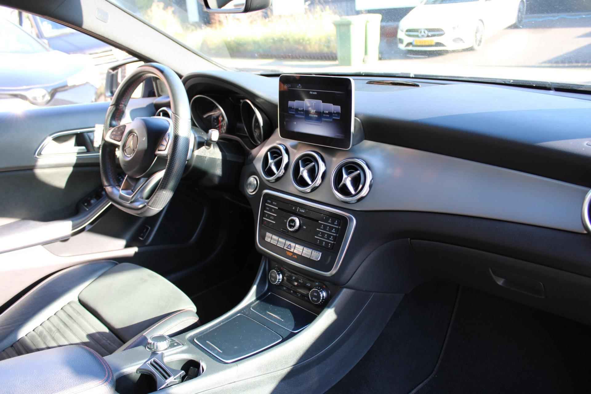 Mercedes-Benz GLA-klasse 200 d Business Solution AMG - 23/24