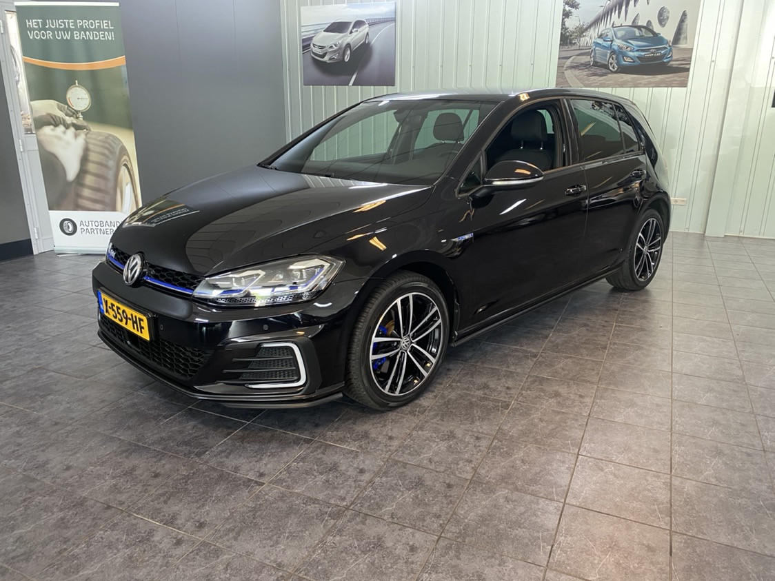 Volkswagen Golf 1.4 TSI PHEV GTE Navigatie, Climate control, Cruise control.