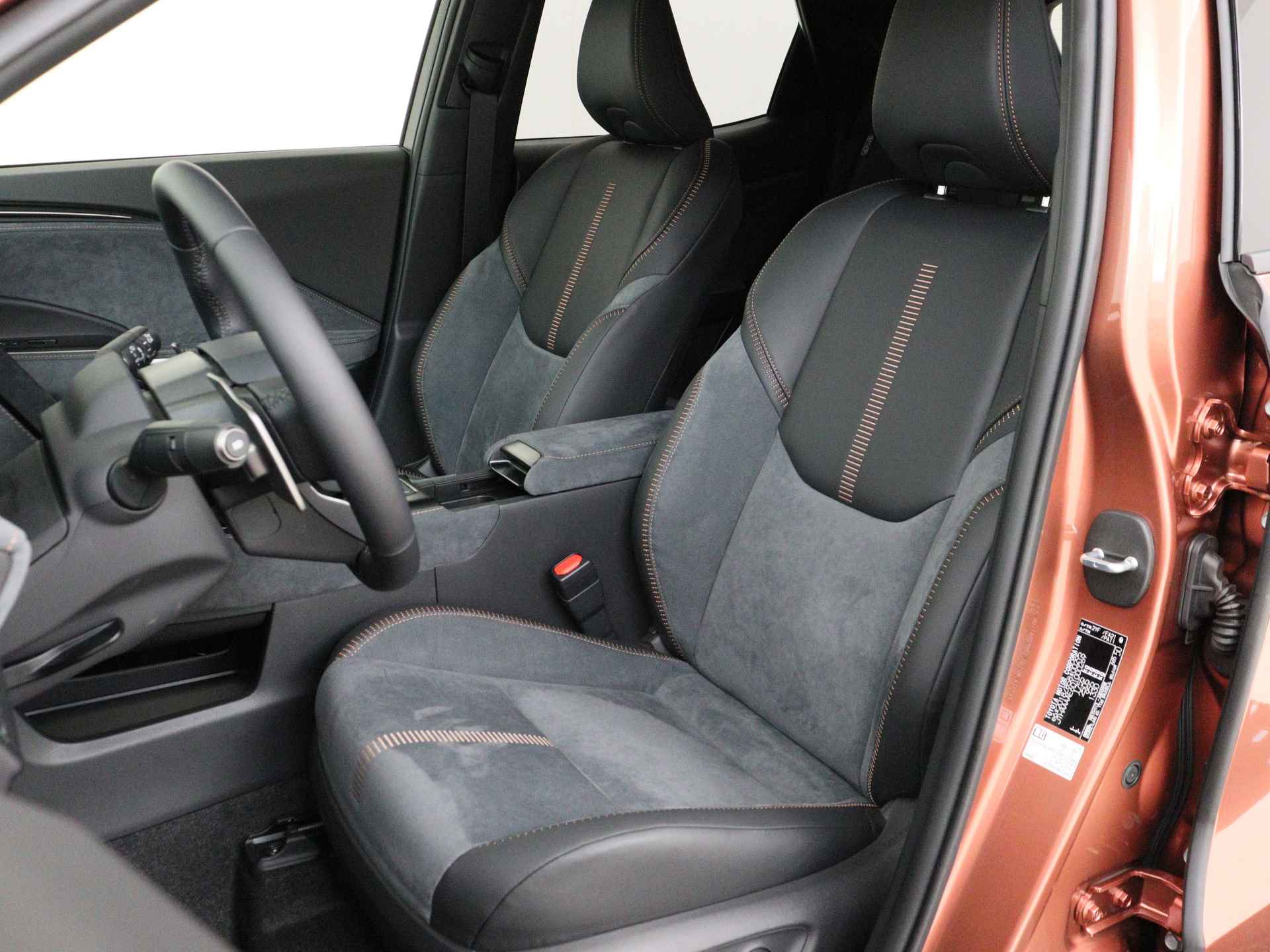 Lexus LBX Cool 2WD | Mark Levinson | Head Up Display | Memory Seat | - 16/57