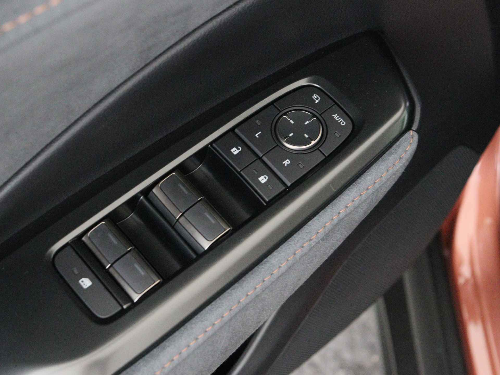Lexus LBX Cool 2WD | Mark Levinson | Head Up Display | Memory Seat | - 28/57