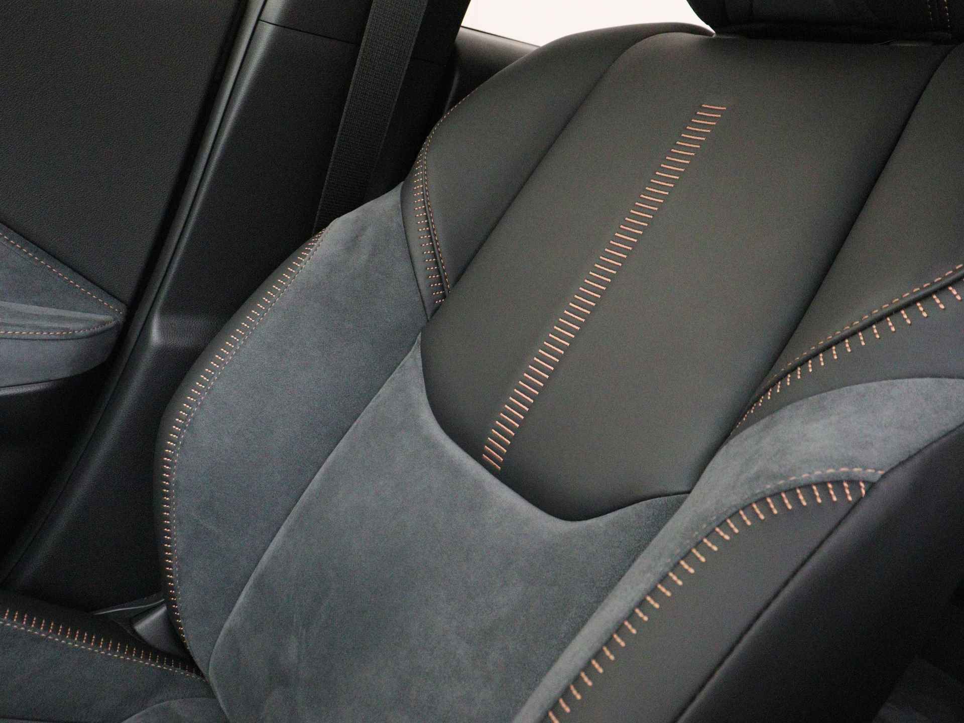 Lexus LBX Cool 2WD | Mark Levinson | Head Up Display | Memory Seat | - 34/57