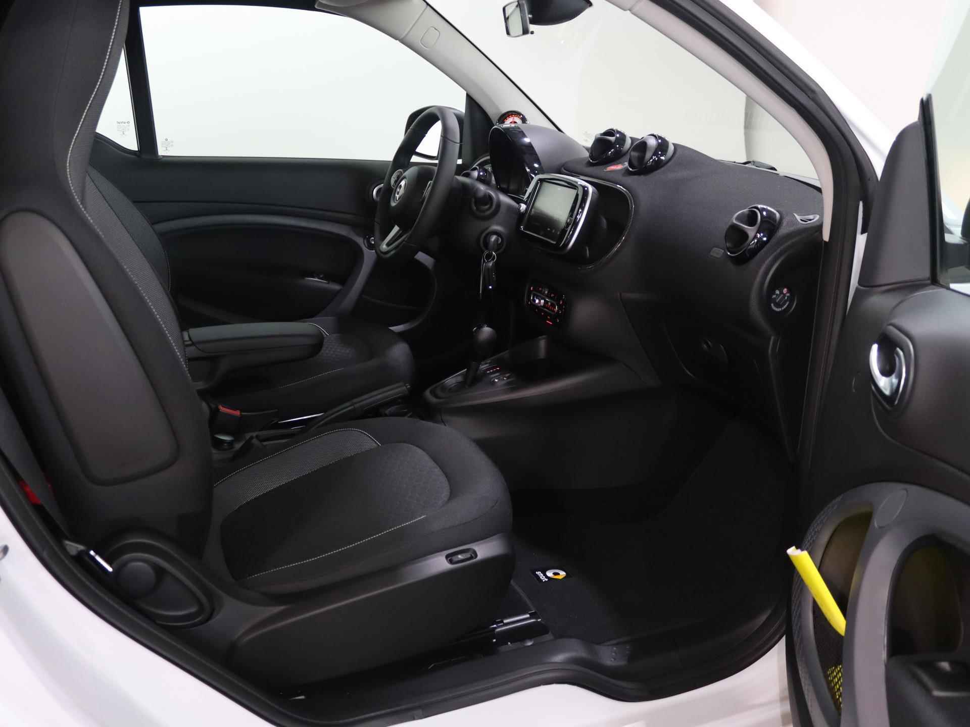 Smart fortwo cabrio EQ Comfort | Winterpakket | Rood dak | Carbon optiek interieur | Plus Package | EQ Subisdie gaat nog van de brutoprijs af! - 5/21