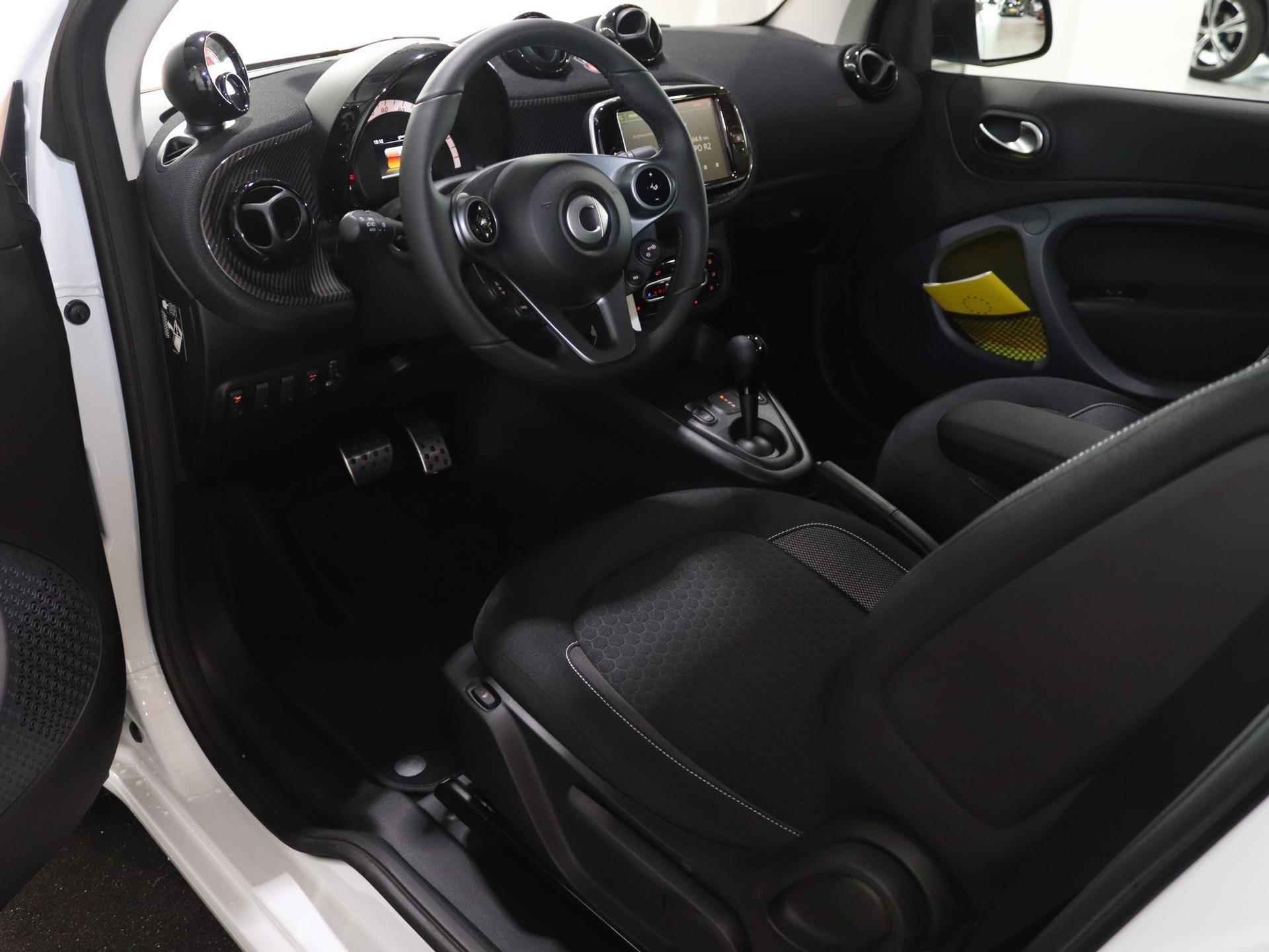 Smart fortwo cabrio EQ Comfort | Winterpakket | Rood dak | Carbon optiek interieur | Plus Package | EQ Subisdie gaat nog van de brutoprijs af! - 13/21