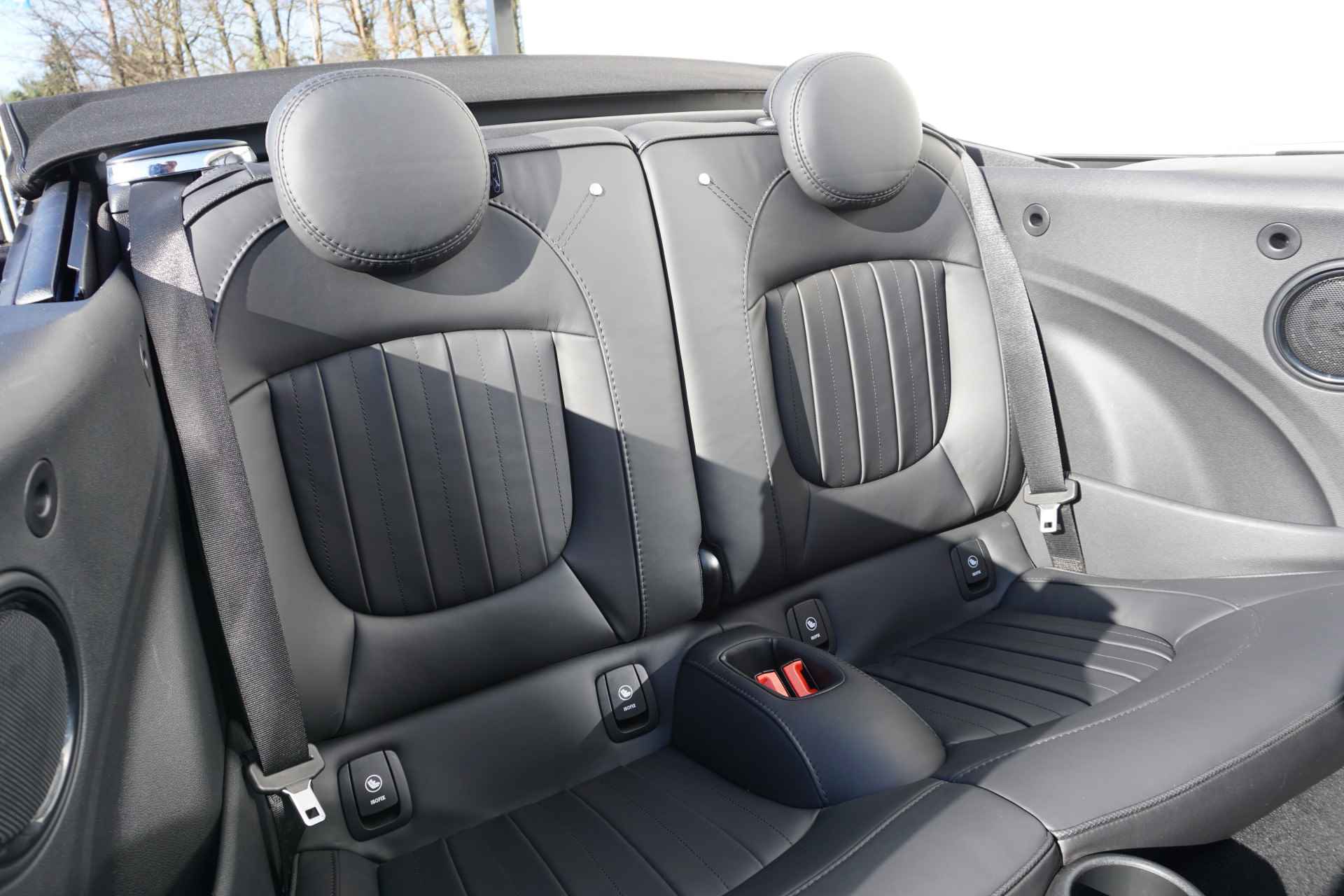 MINI Cabrio Cooper S Aut. Yours 17" LMV / Stoelverwarming / LED / Apple CarPlay / Parkeersensoren - 10/30